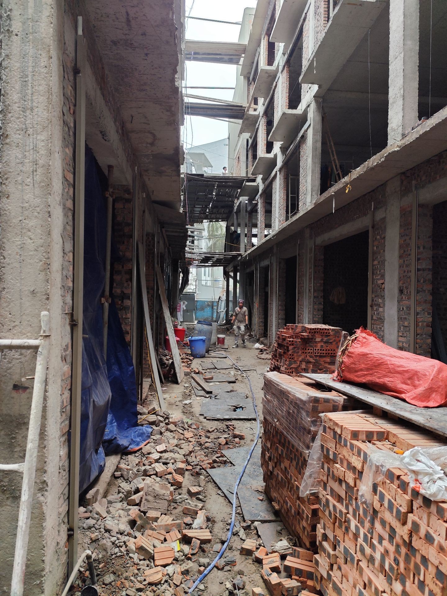 Bán nhà Giải Phóng - diện tích 43m2 4 tầng - Thang máy, ô tô lý thuyết - giá 9,9 tỷ