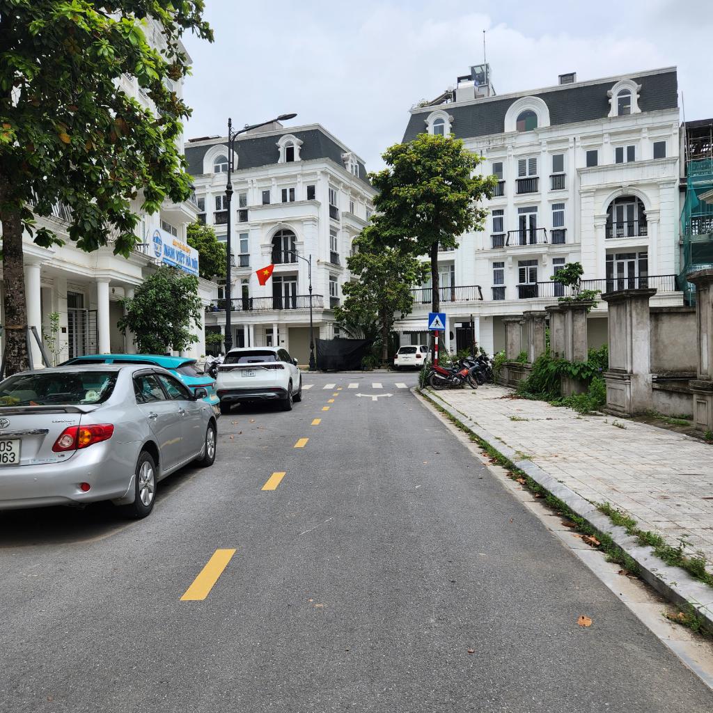 Bán nhà Lê Quang Đạo - diện tích 200m2 4 tầng - Biệt thự song lập xây thô - giá 52 tỷ