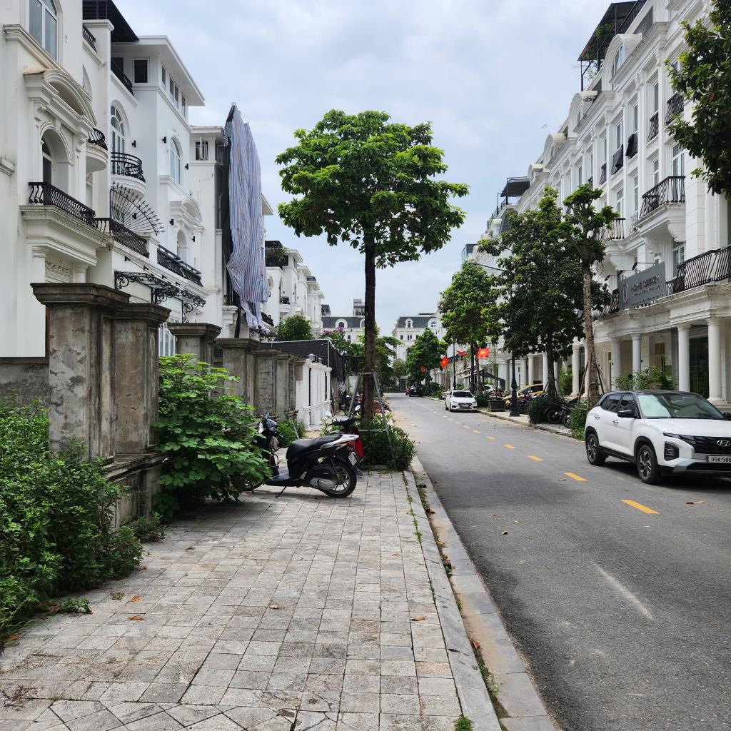 Bán nhà Lê Quang Đạo - diện tích 200m2 4 tầng - Biệt thự song lập xây thô - giá 52 tỷ