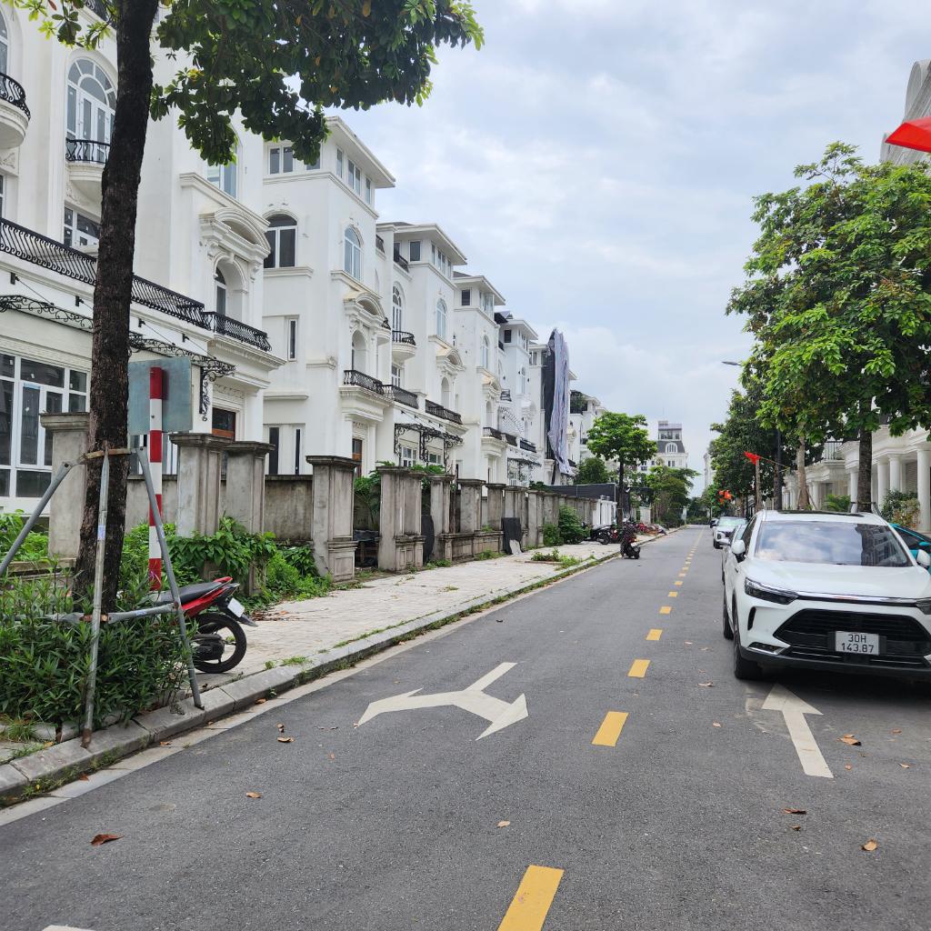 Bán nhà Lê Quang Đạo - diện tích 200m2 4 tầng - Biệt thự song lập xây thô - giá 52 tỷ