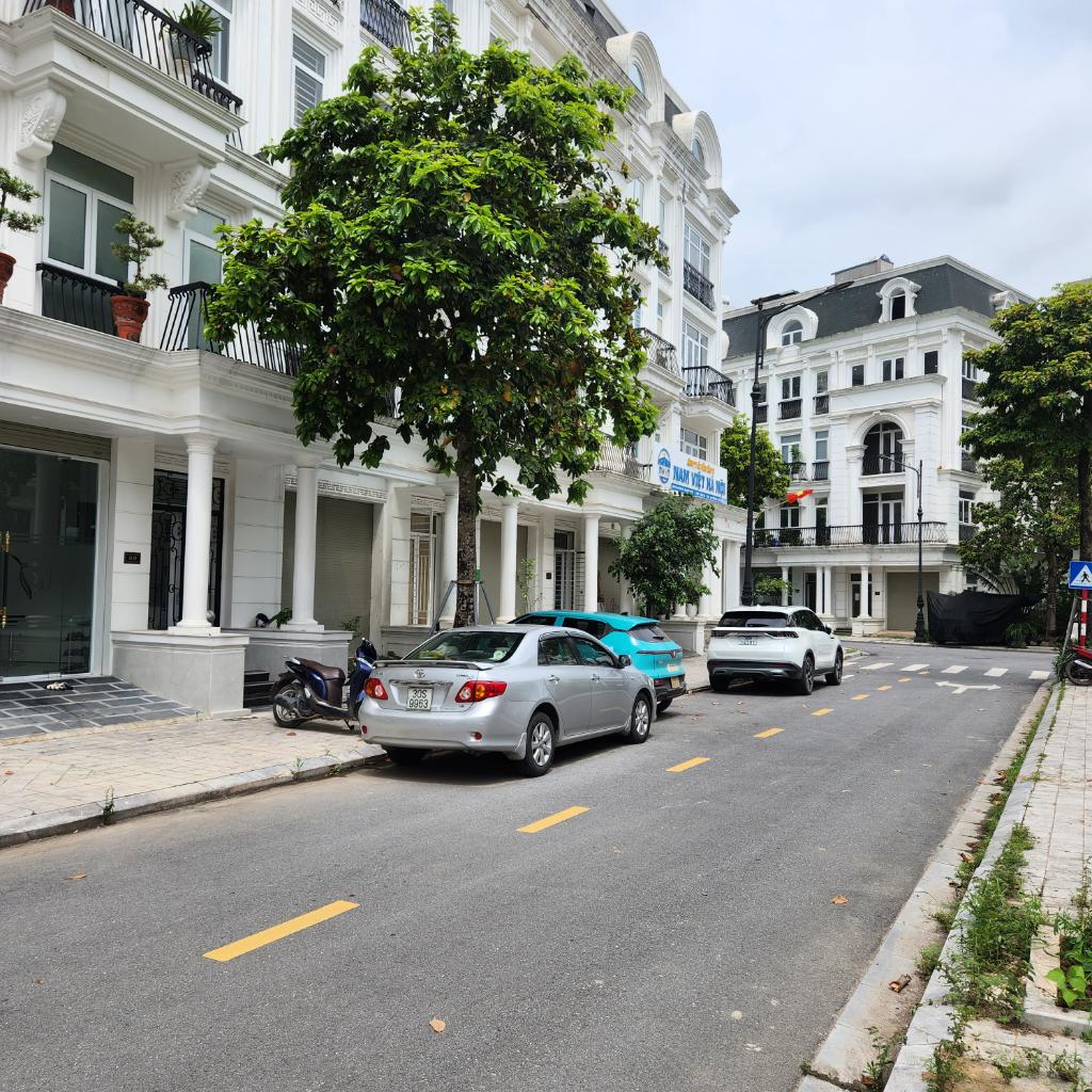 Bán nhà Lê Quang Đạo - diện tích 200m2 4 tầng - Biệt thự song lập xây thô - giá 52 tỷ