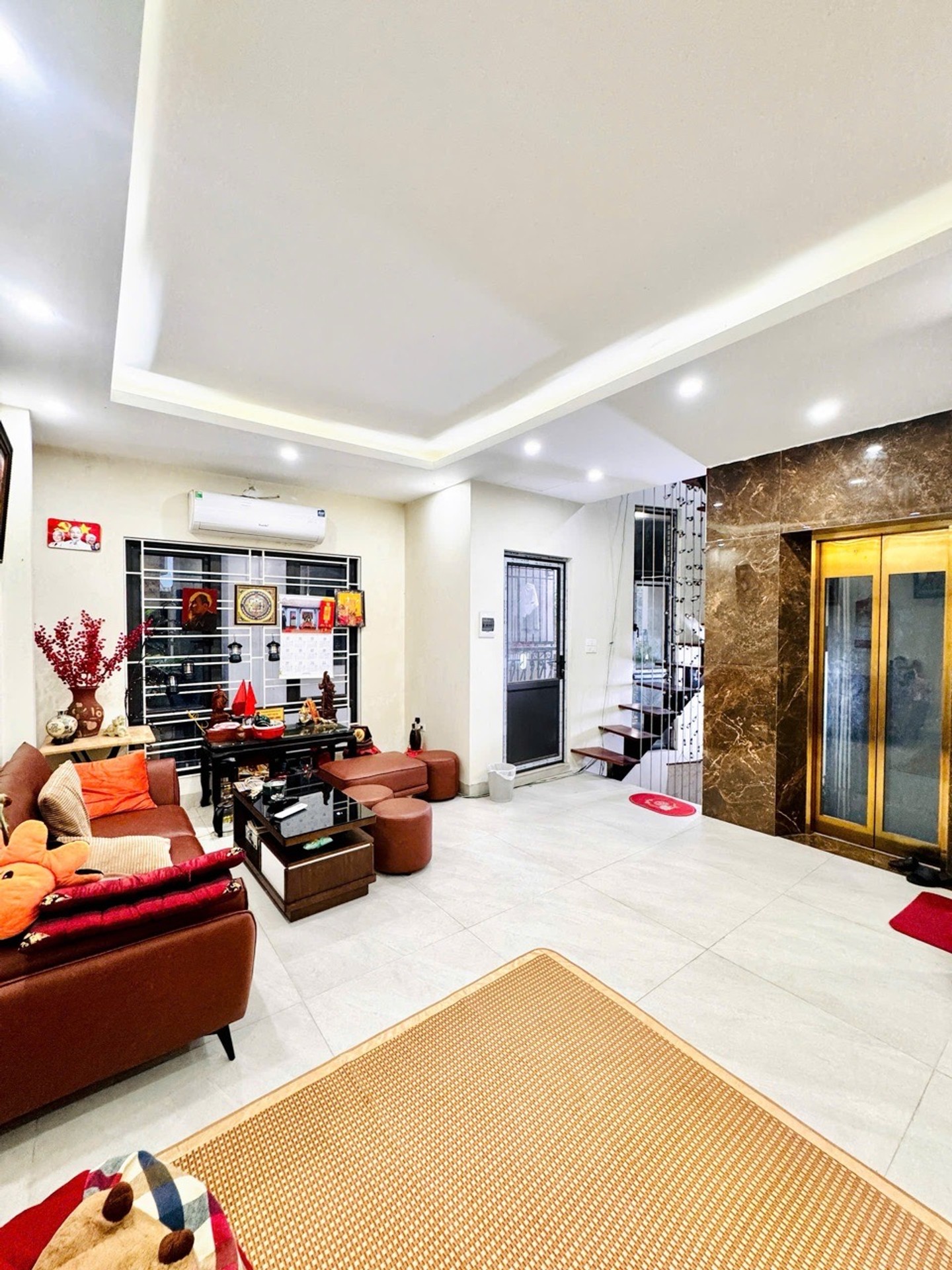 Bán nhà Quan Nhân - diện tích 30m2 6 tầng - Nhà mới xây thang máy - giá 9,5 tỷ