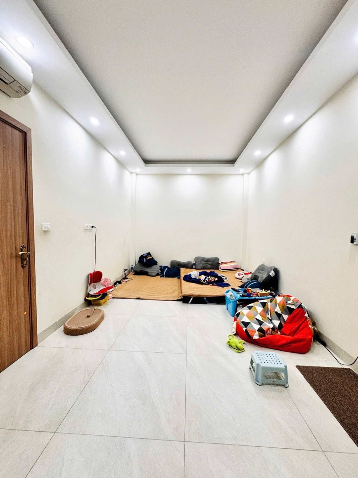 Bán nhà Quan Nhân - diện tích 30m2 6 tầng - Nhà mới xây thang máy - giá 9,5 tỷ