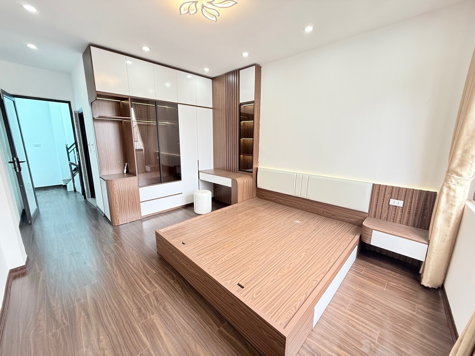 Bán nhà Tam Trinh - diện tích 30m2 5 tầng - ô tô qua nhà - giá 9,98 tỷ