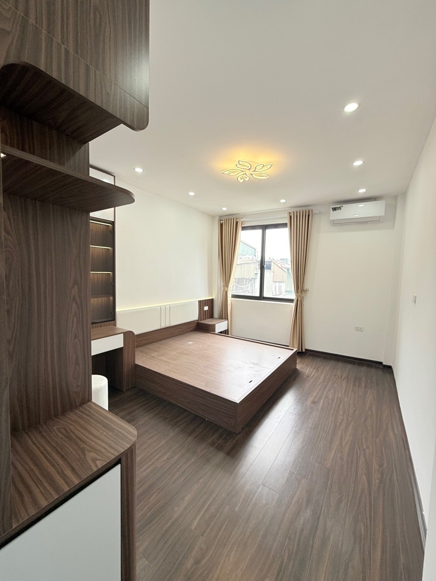 Bán nhà Tam Trinh - diện tích 30m2 5 tầng - ô tô qua nhà - giá 9,98 tỷ