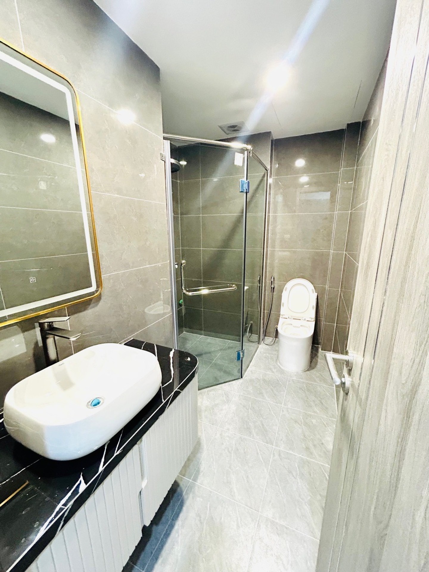 Bán nhà Nguyễn Chính - diện tích 50m2 6 tầng - Thang máy - giá 13,8 tỷ