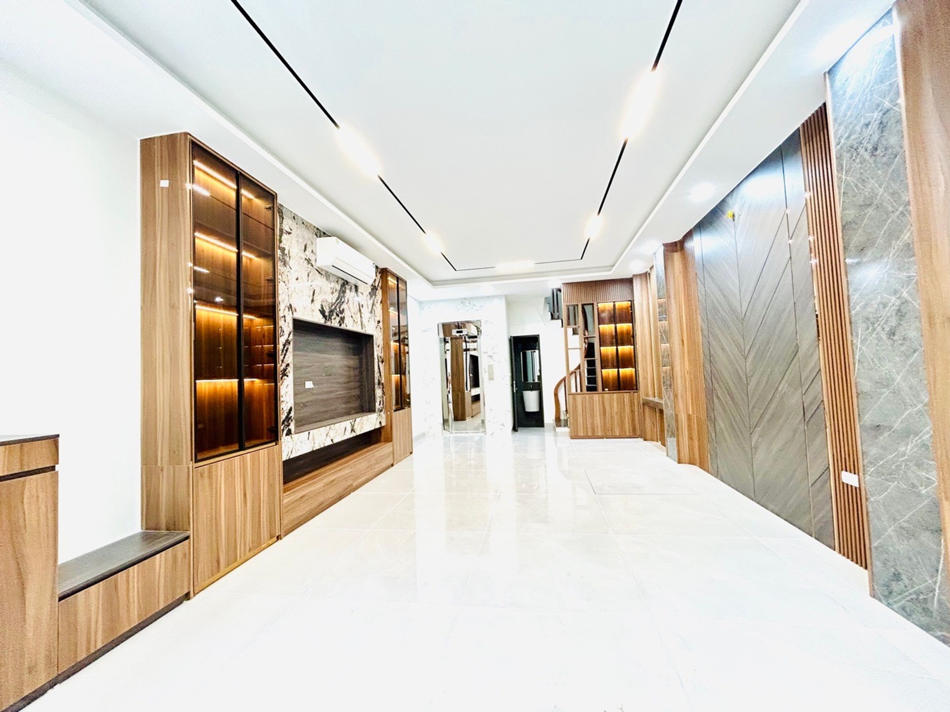 Bán nhà Nguyễn Chính - diện tích 50m2 6 tầng - Thang máy - giá 13,8 tỷ