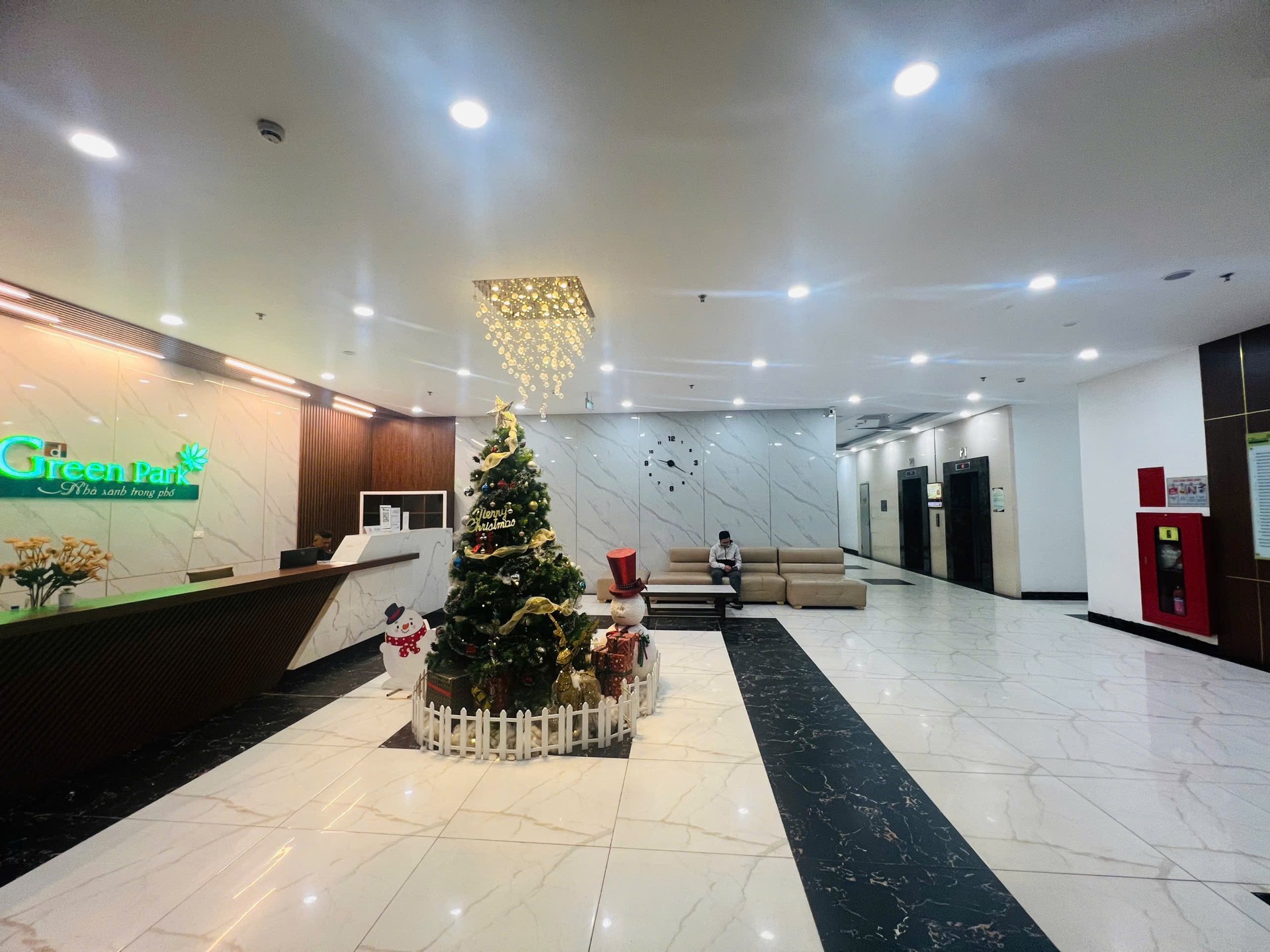 Bán nhà Trần Thủ Độ - diện tích 82m2 10 tầng - Căn hộ chung cư view hồ - giá 7,35 tỷ