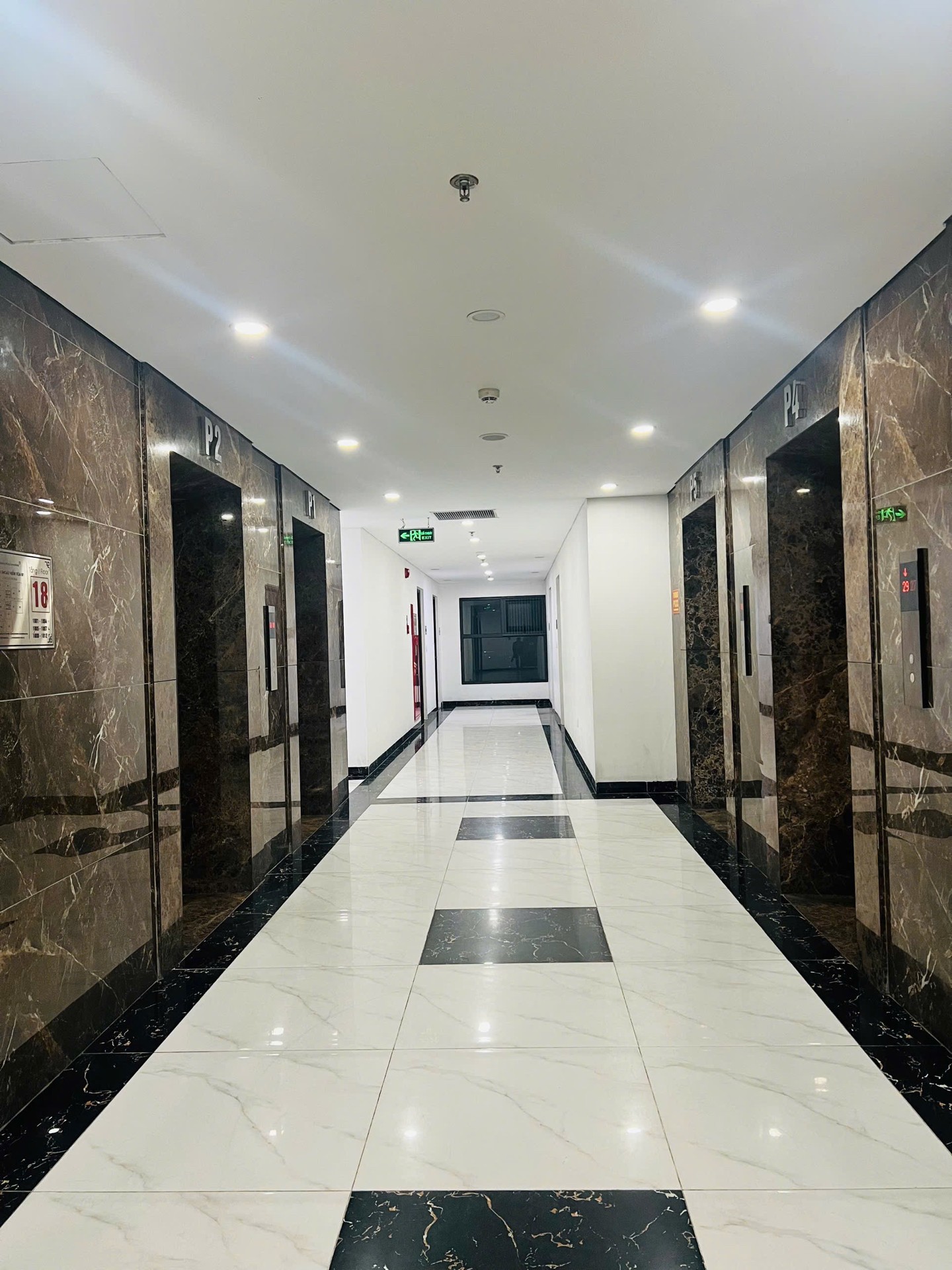 Bán nhà Trần Thủ Độ - diện tích 82m2 10 tầng - Căn hộ chung cư view hồ - giá 7,35 tỷ