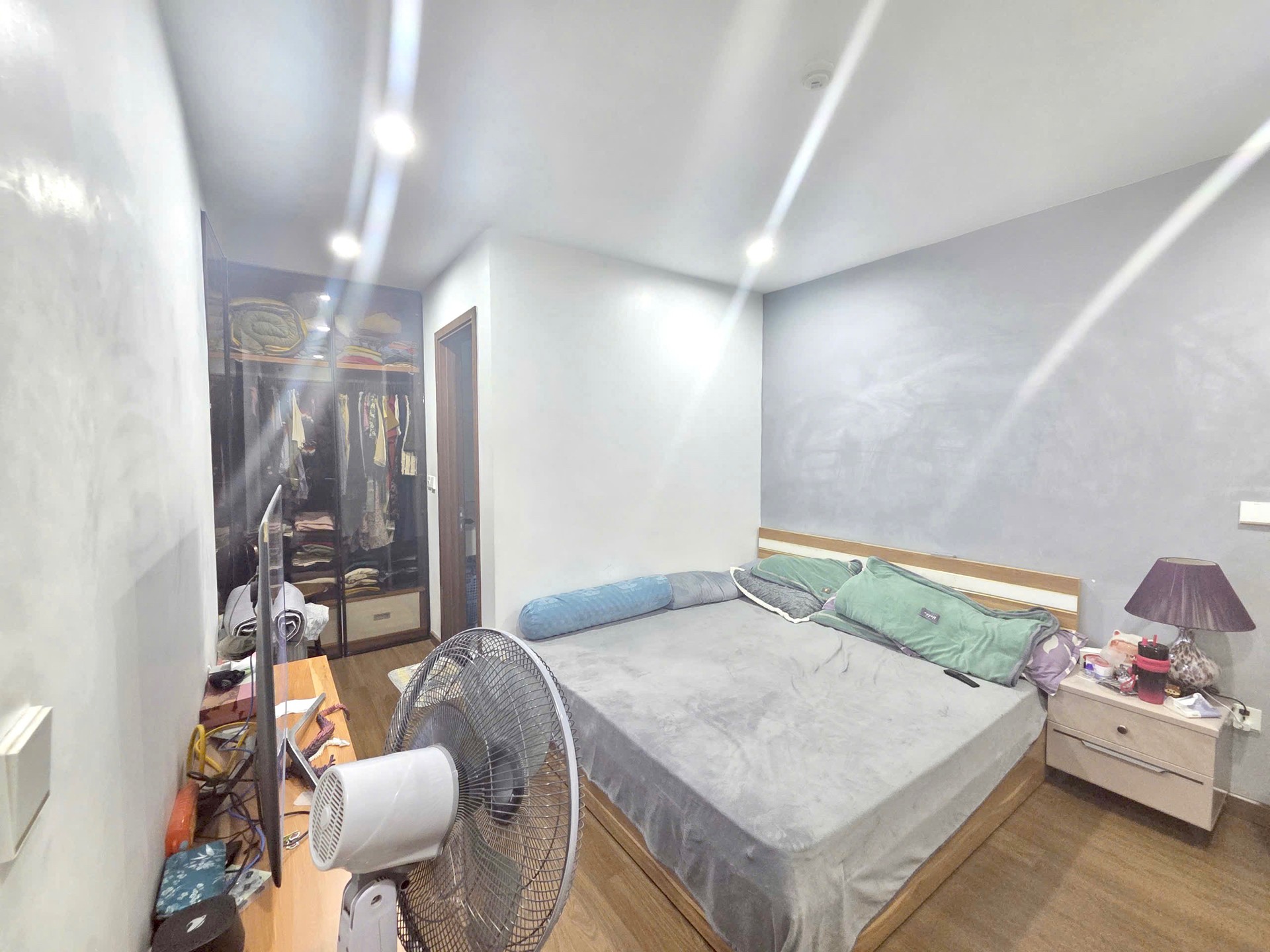 Bán nhà Trần Thủ Độ - diện tích 82m2 10 tầng - Căn hộ chung cư view hồ - giá 7,35 tỷ