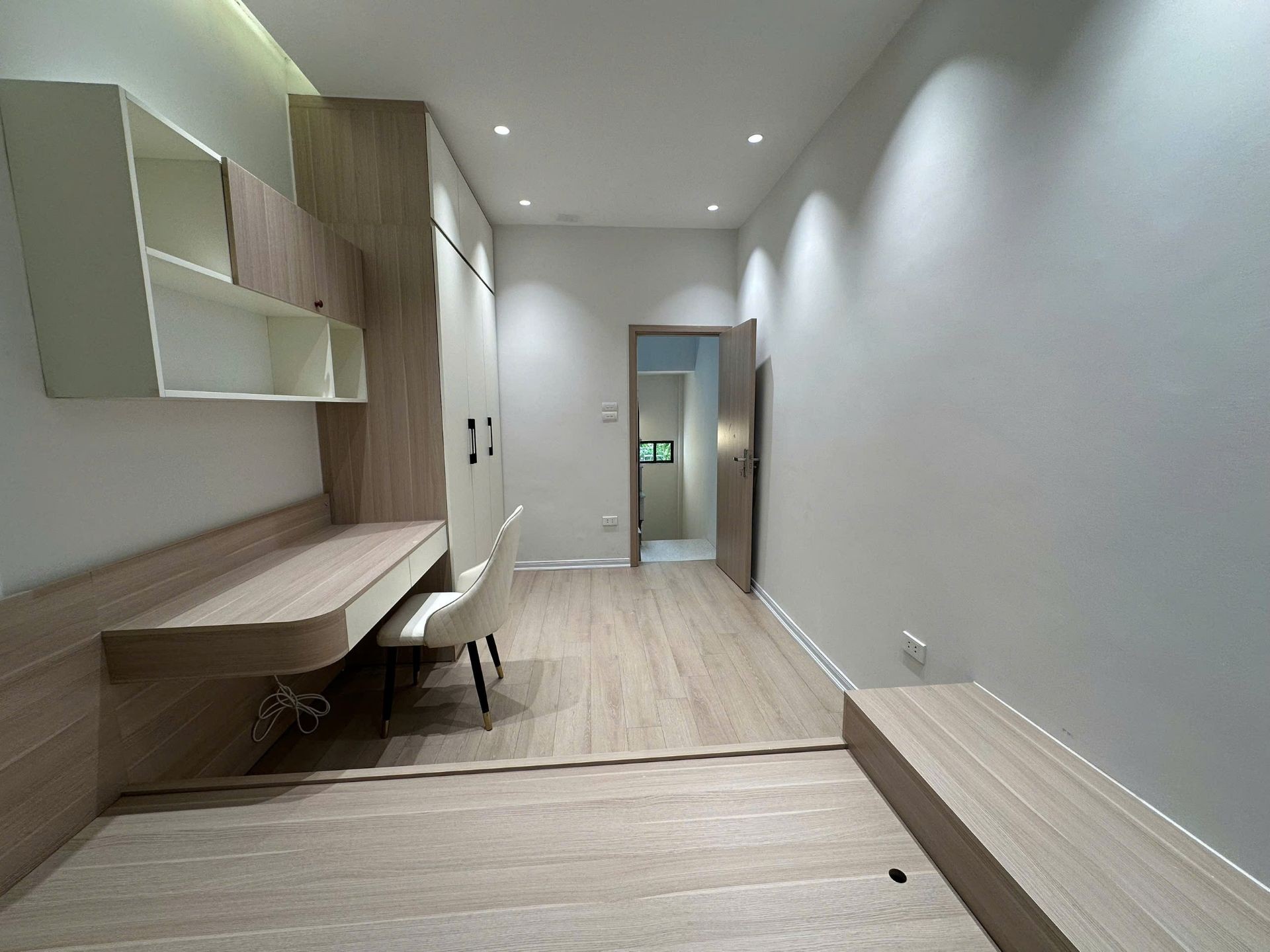 Bán nhà Bạch Đằng - diện tích 20m2 5 tầng - Đẹp long lanh - giá 5,75 tỷ