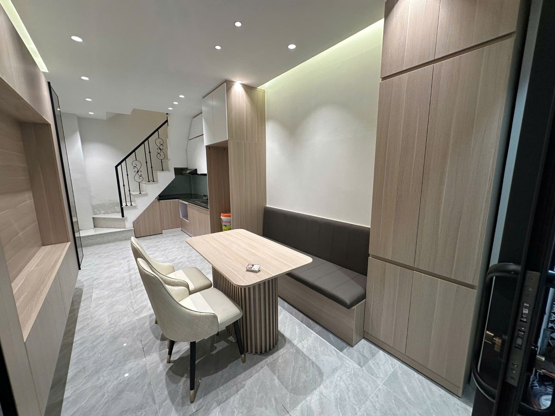 Bán nhà Bạch Đằng - diện tích 20m2 5 tầng - Đẹp long lanh - giá 5,75 tỷ