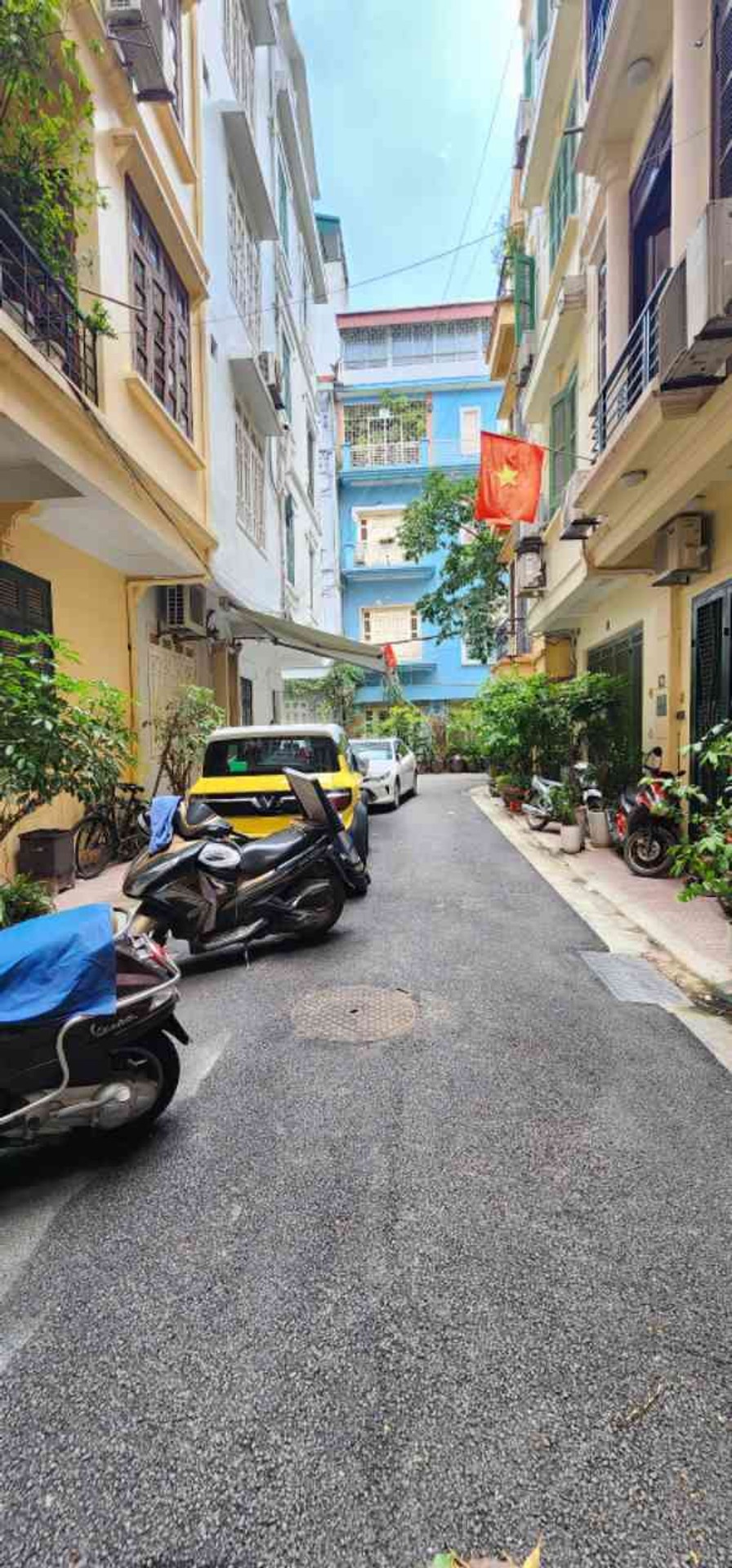 Bán nhà Trần Quý Cáp - diện tích 68m2 4 tầng - Ô TÔ ĐỖ CỬA - giá 32 tỷ