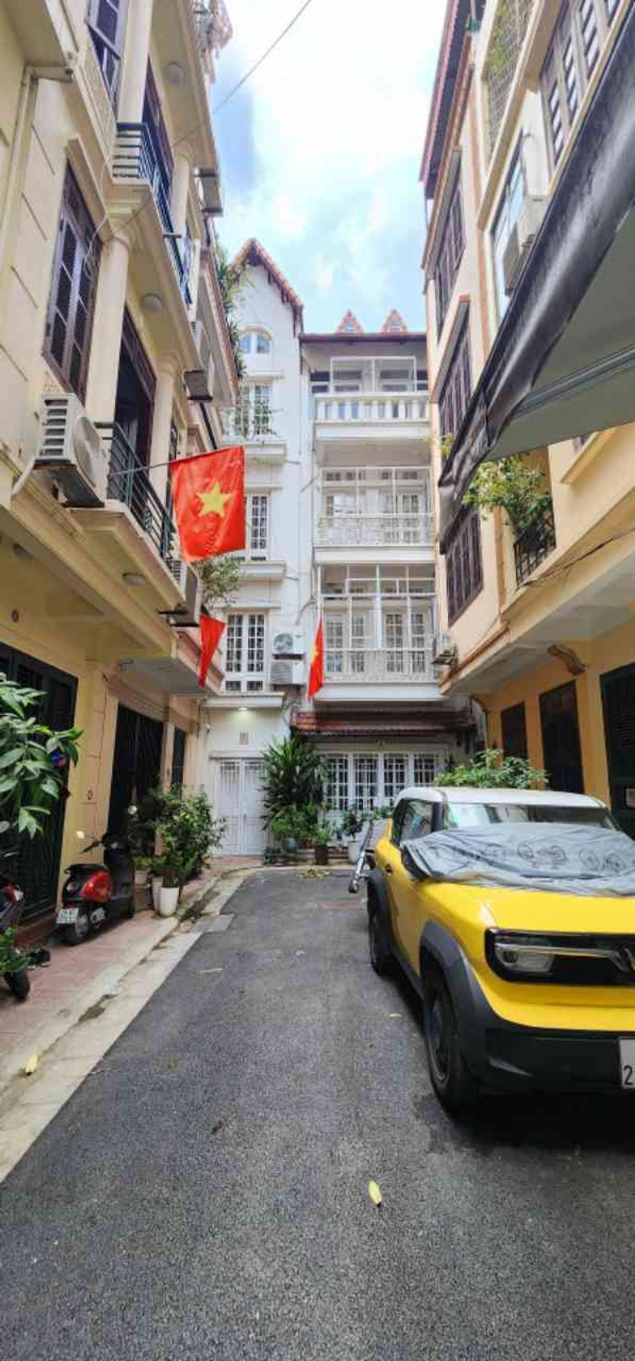 Bán nhà Trần Quý Cáp - diện tích 68m2 4 tầng - Ô TÔ ĐỖ CỬA - giá 32 tỷ