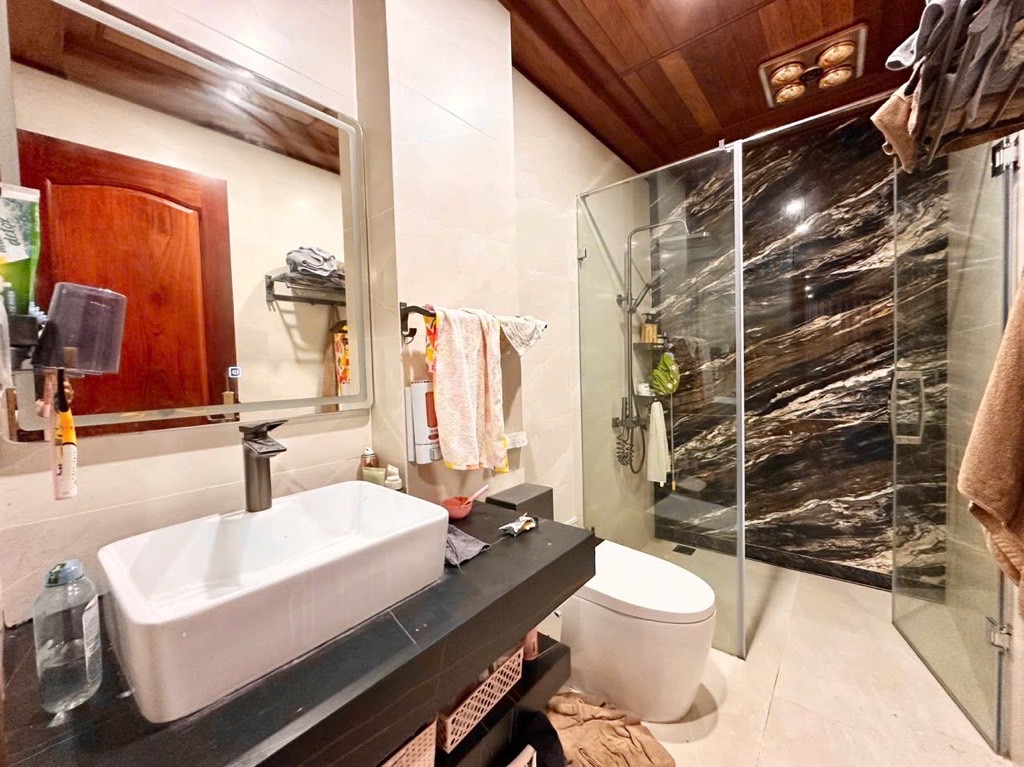 Bán nhà Giáp Nhất - diện tích 70.5m2 8 tầng - Mặt phố ô tô tránh, hai mặt ngõ - giá 49,5 tỷ