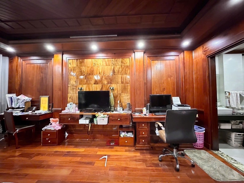 Bán nhà Giáp Nhất - diện tích 70.5m2 8 tầng - Mặt phố ô tô tránh, hai mặt ngõ - giá 49,5 tỷ