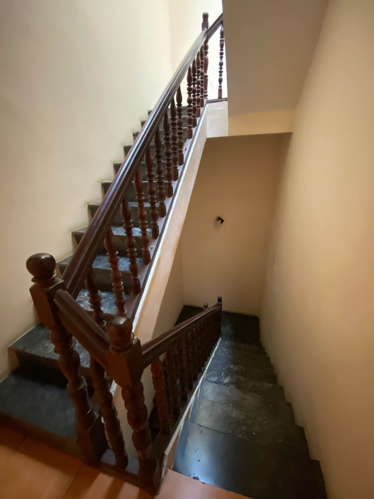 Bán nhà Vũ Hữu - diện tích 101m2 5 tầng - Mặt phố nở hậu - giá 36 tỷ