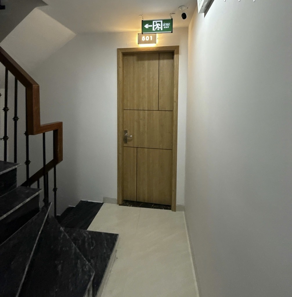 Bán nhà Cự Lộc - diện tích 80.5m2 7 tầng - Ô tô tránh - giá 31,5 tỷ