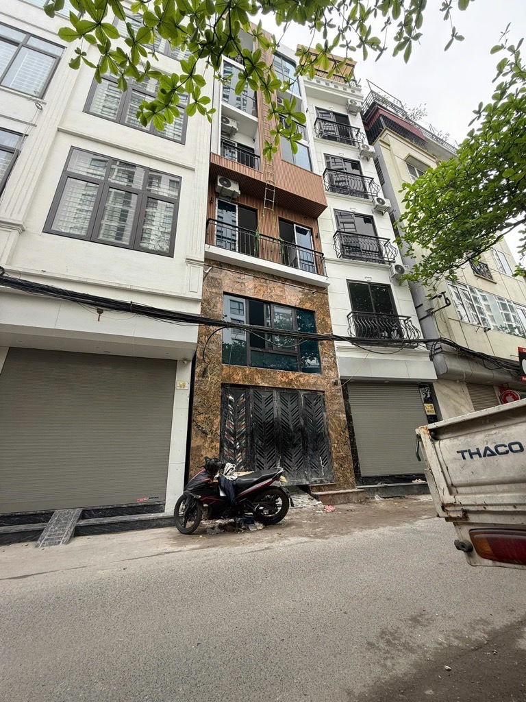 Bán nhà Cự Lộc - diện tích 80.5m2 7 tầng - Ô tô tránh - giá 31,5 tỷ