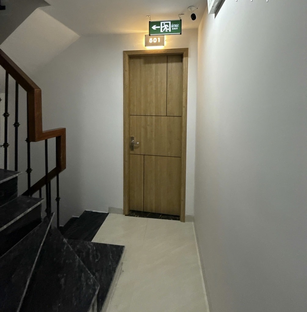 Bán nhà Cự Lộc - diện tích 80.5m2 7 tầng - Ô tô tránh - giá 31,5 tỷ