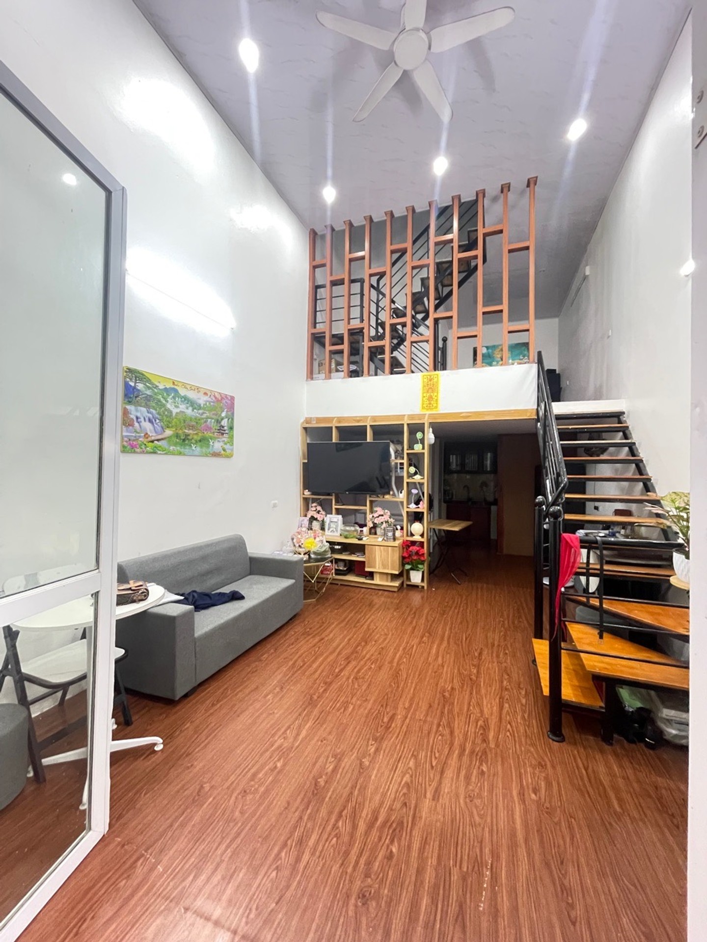 Bán nhà Định Công Hạ - diện tích 43m2 3 tầng - Nhà đẹp, dân thiết kế xây ở - giá 3,5 tỷ
