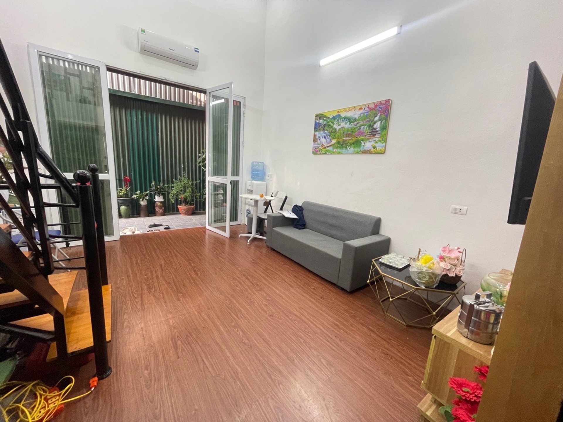 Bán nhà Định Công Hạ - diện tích 43m2 3 tầng - Nhà đẹp, dân thiết kế xây ở - giá 3,5 tỷ