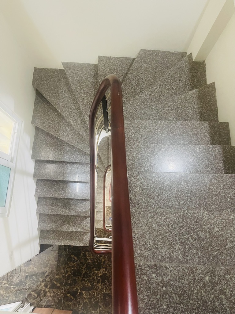 Bán nhà Tô Hoàng - diện tích 37m2 4 tầng - Nhà đẹp về ở luôn - giá 5,6 tỷ