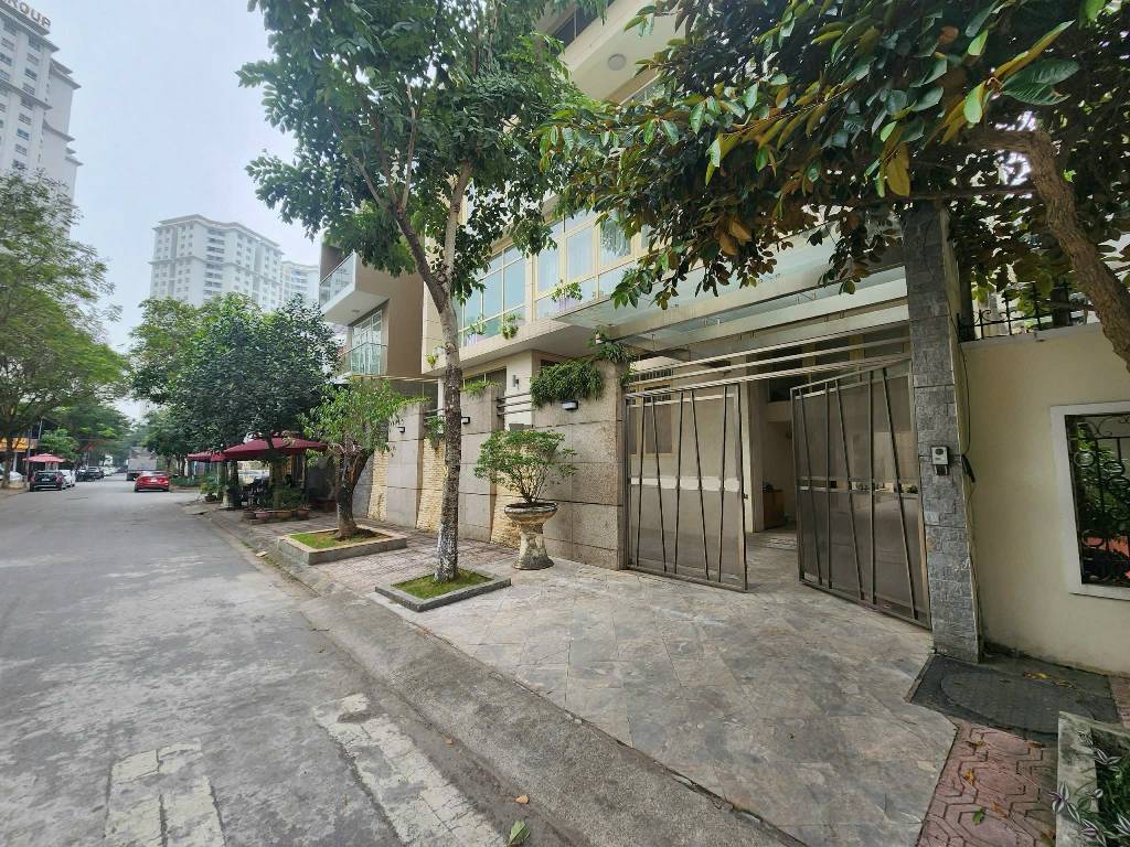 Bán nhà Tứ Hiệp - diện tích 240m2 4 tầng - Biệt thự đẹp, đường rộng có vỉa hè - giá 53,5 tỷ