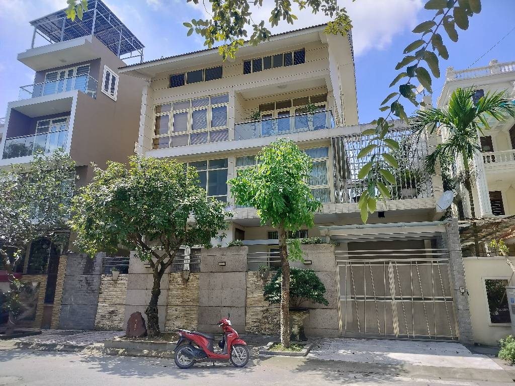 Bán nhà Tứ Hiệp - diện tích 240m2 4 tầng - Biệt thự đẹp, đường rộng có vỉa hè - giá 53,5 tỷ