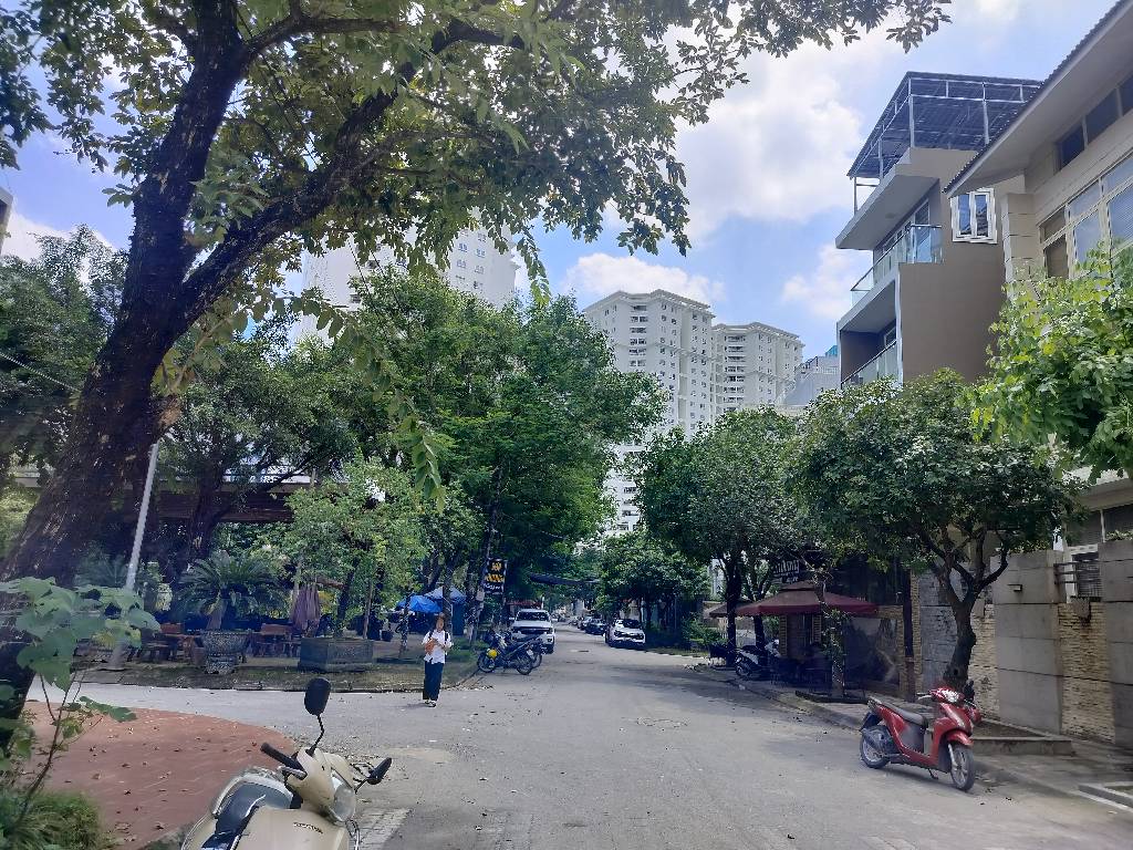 Bán nhà Tứ Hiệp - diện tích 240m2 4 tầng - Biệt thự đẹp, đường rộng có vỉa hè - giá 53,5 tỷ