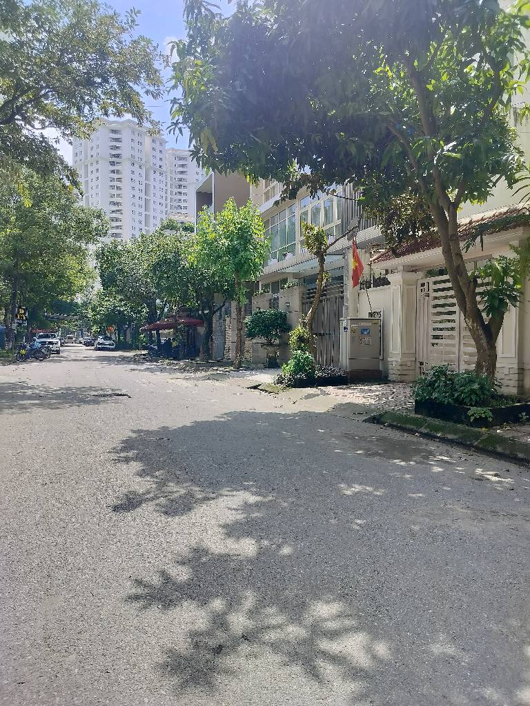 Bán nhà Tứ Hiệp - diện tích 240m2 4 tầng - Biệt thự đẹp, đường rộng có vỉa hè - giá 53,5 tỷ