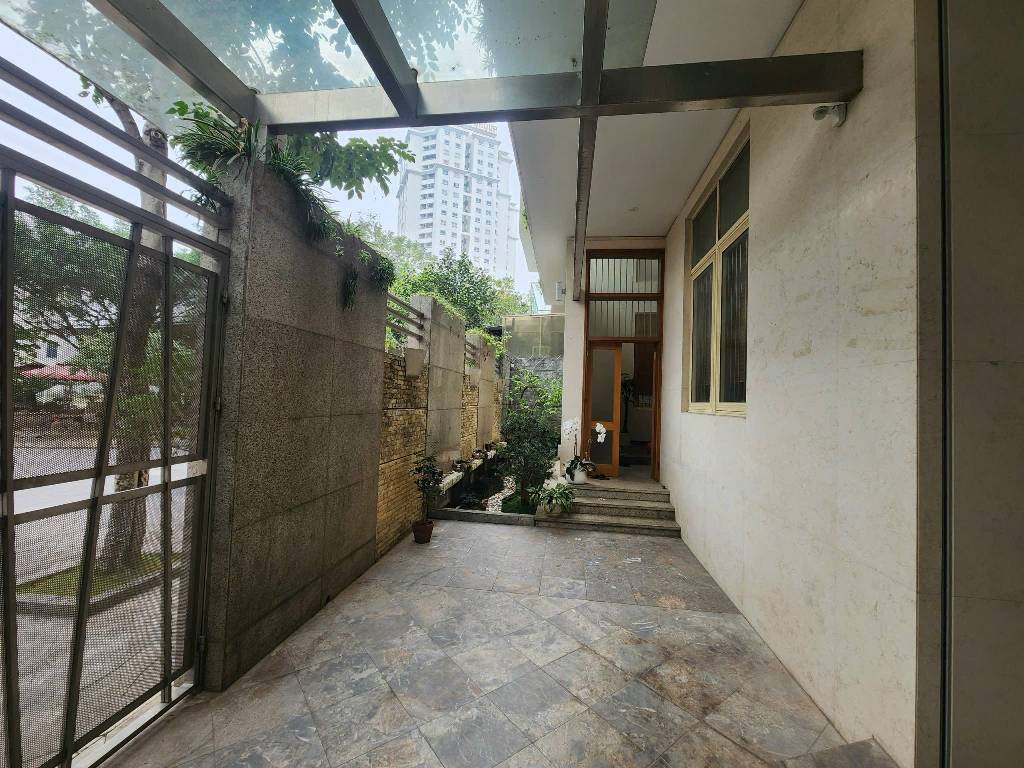 Bán nhà Tứ Hiệp - diện tích 240m2 4 tầng - Biệt thự đẹp, đường rộng có vỉa hè - giá 53,5 tỷ