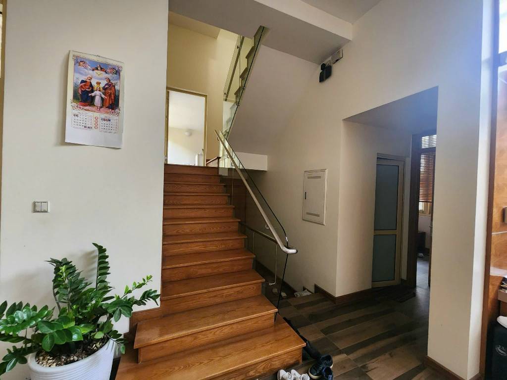 Bán nhà Tứ Hiệp - diện tích 240m2 4 tầng - Biệt thự đẹp, đường rộng có vỉa hè - giá 53,5 tỷ