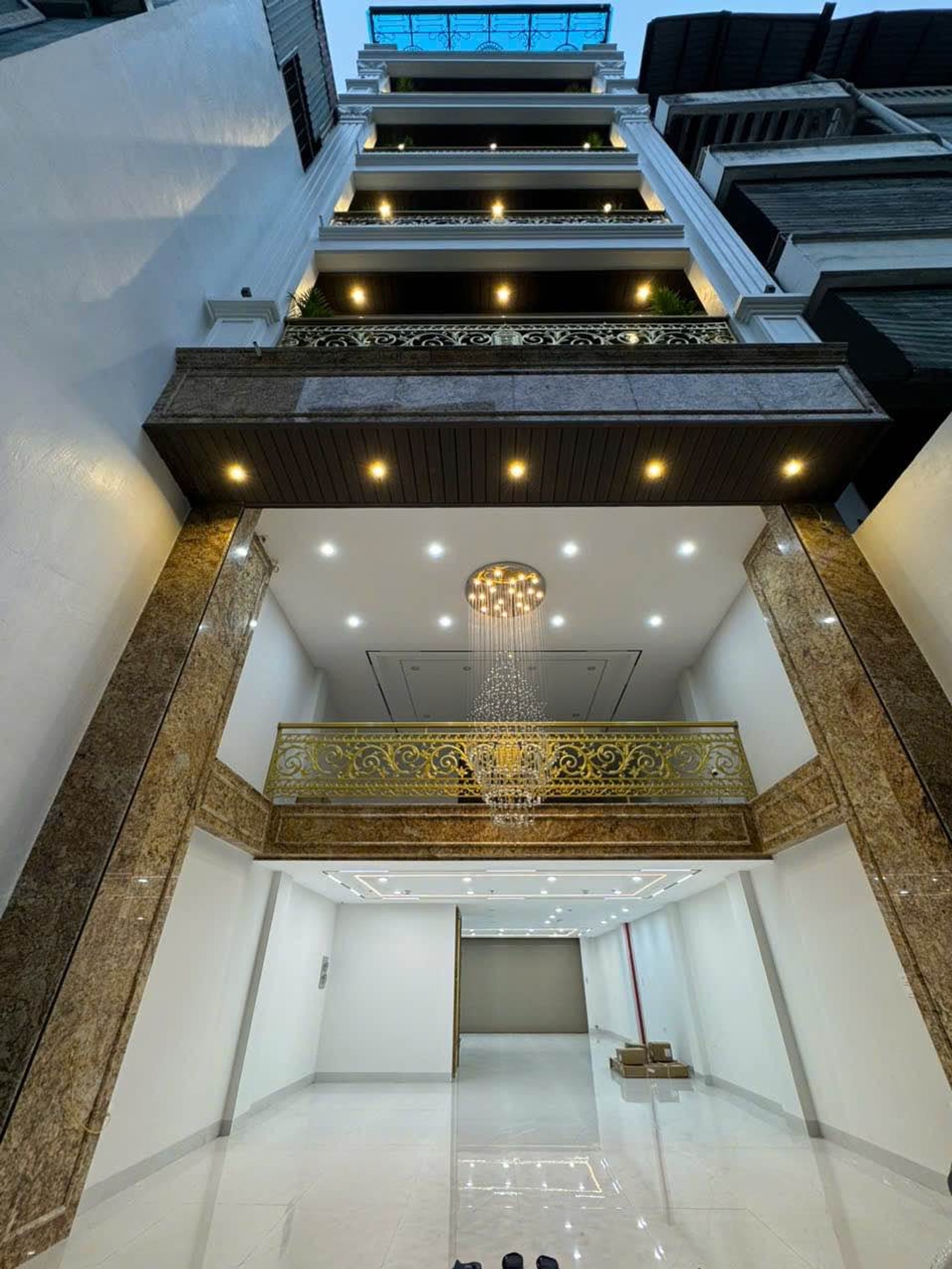 Bán nhà Giải Phóng - diện tích 101m2 7 tầng - Ô TÔ VÀO NHÀ - giá 39,5 tỷ