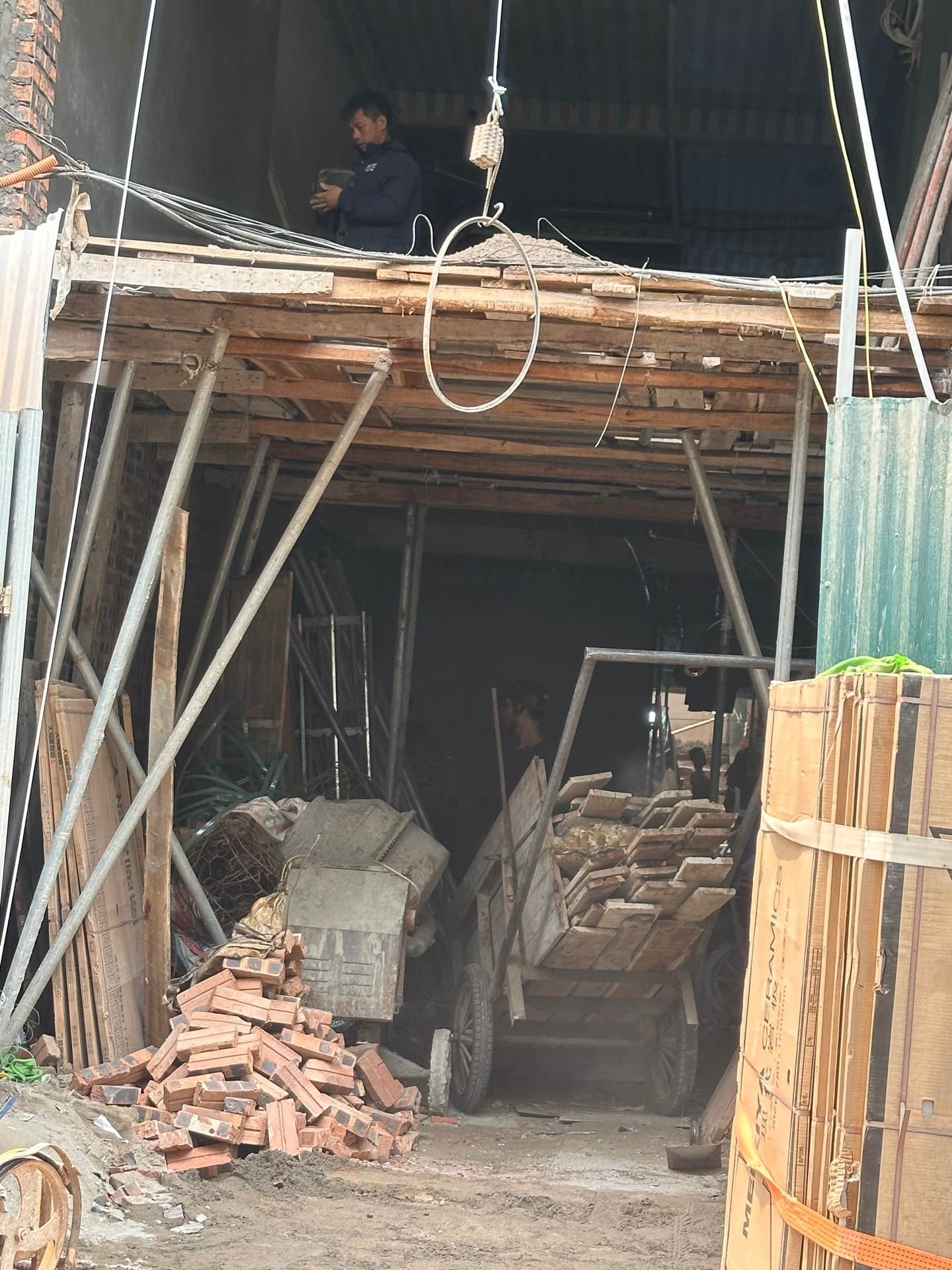 Bán nhà Giải Phóng - diện tích 101m2 7 tầng - Ô TÔ VÀO NHÀ - giá 39,5 tỷ