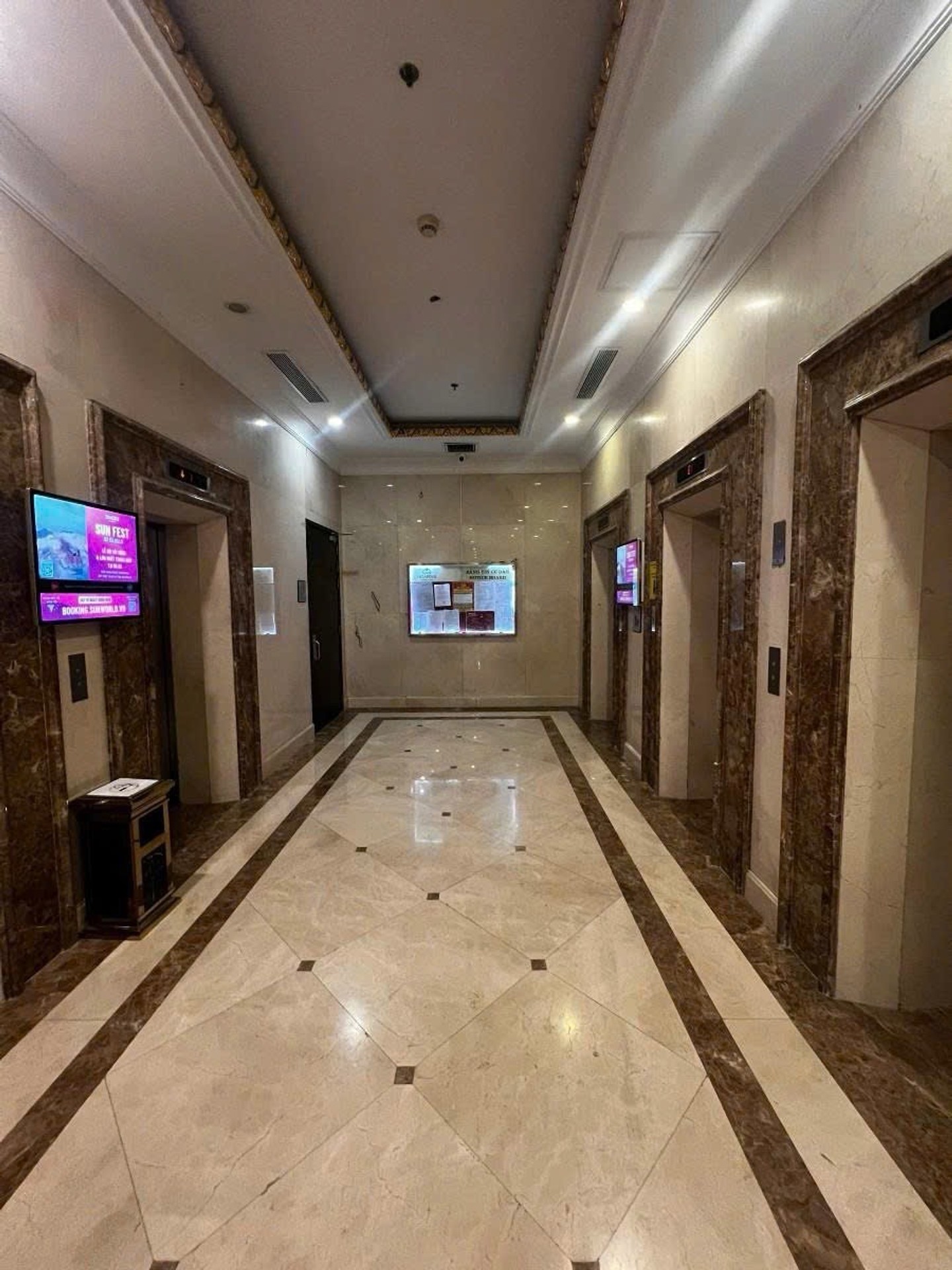 Bán nhà Minh Khai - diện tích 70m2 17 tầng - Căn hộ 2PN, 2WC - giá 5,85 tỷ