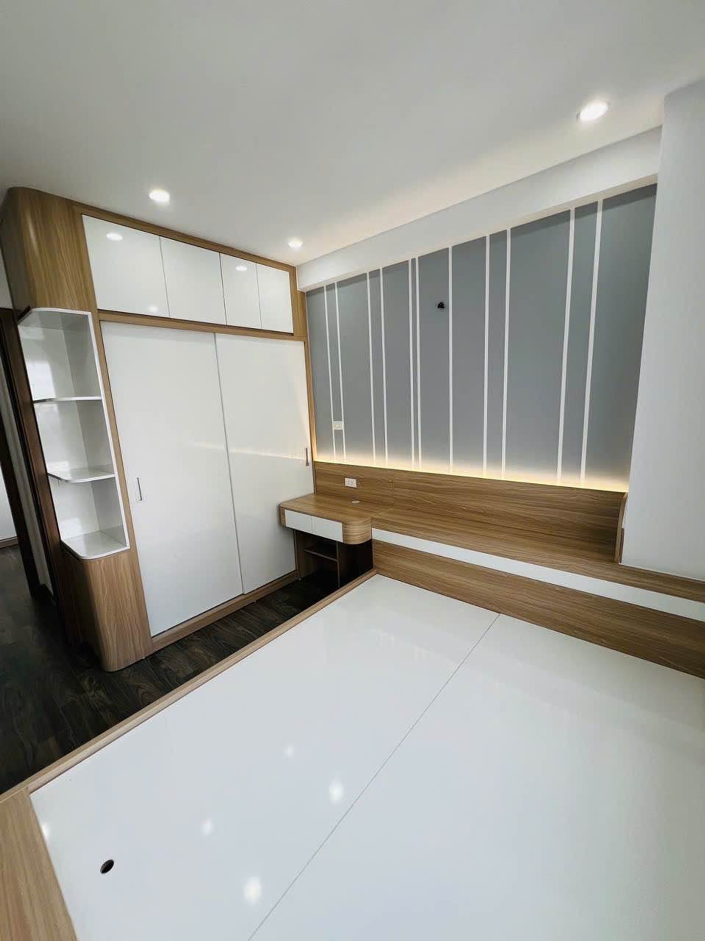 Bán nhà Linh Đàm - diện tích 44m2 1 tầng - Căn góc 2 mặt thoáng - giá 4 tỷ