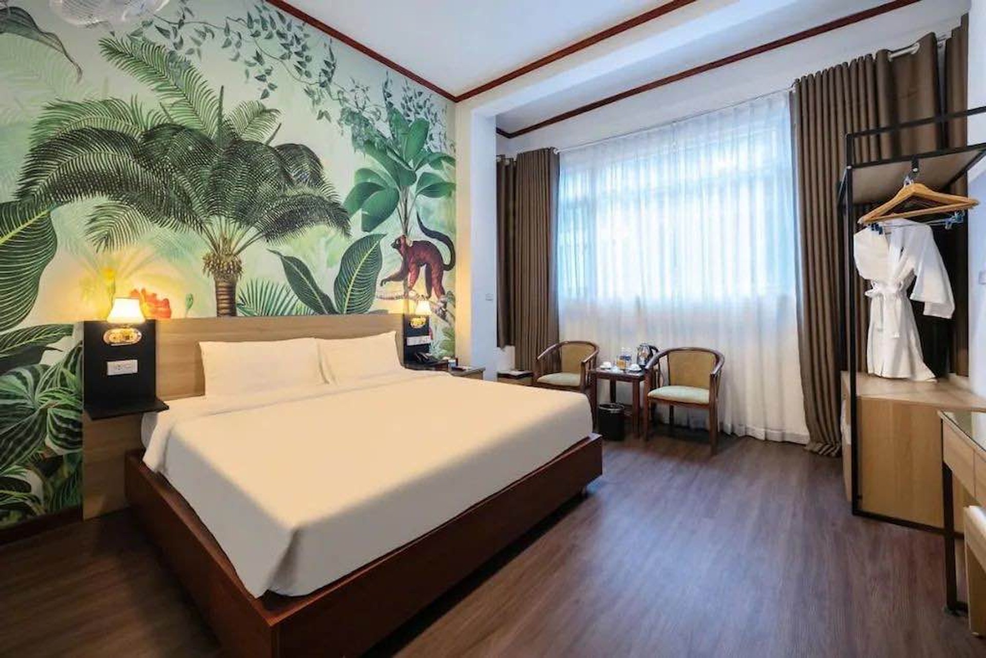 Bán nhà Mai Hắc Đế - diện tích 98m2 9 tầng - Khách sạn mặt phố - giá 92 tỷ