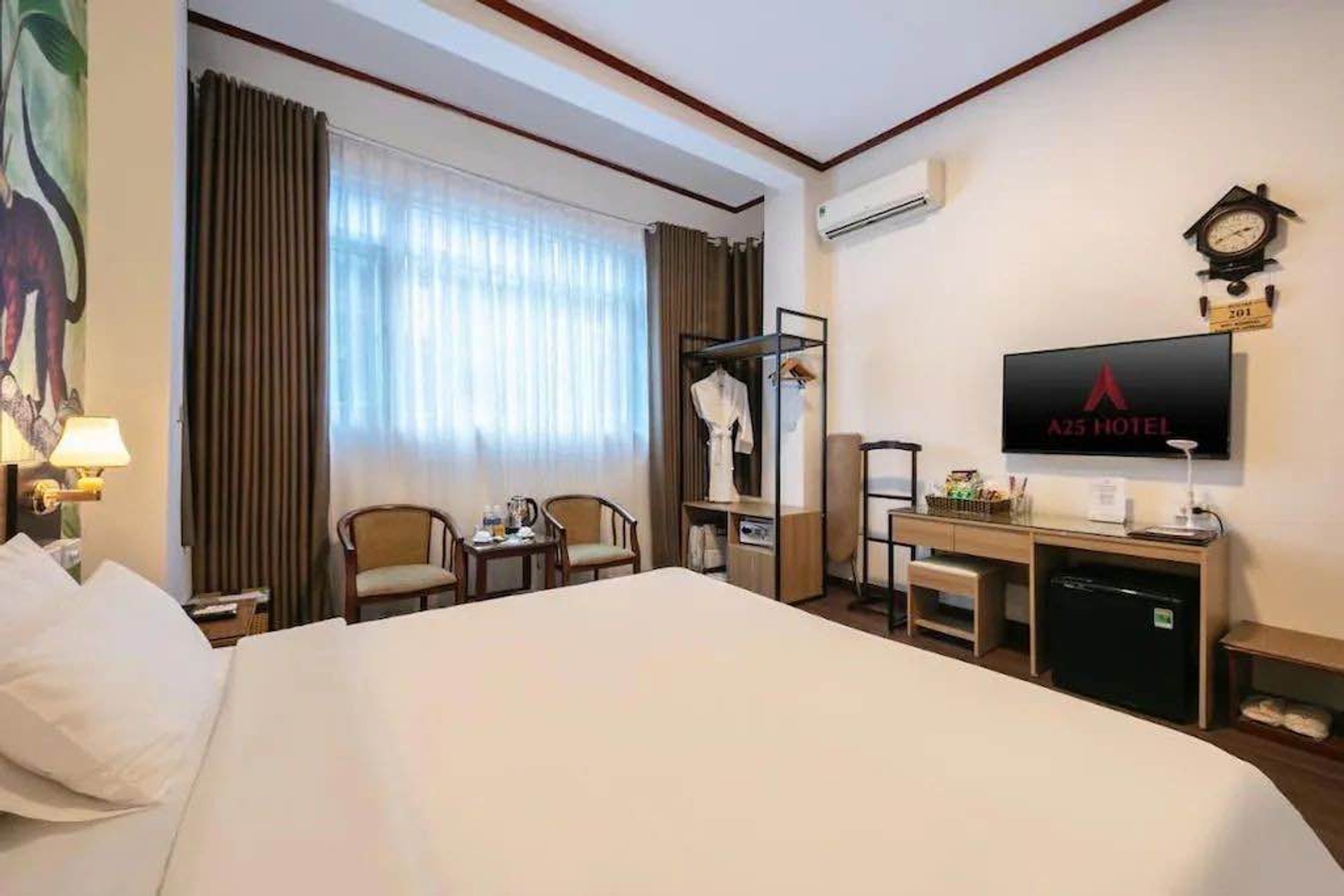 Bán nhà Mai Hắc Đế - diện tích 98m2 9 tầng - Khách sạn mặt phố - giá 92 tỷ