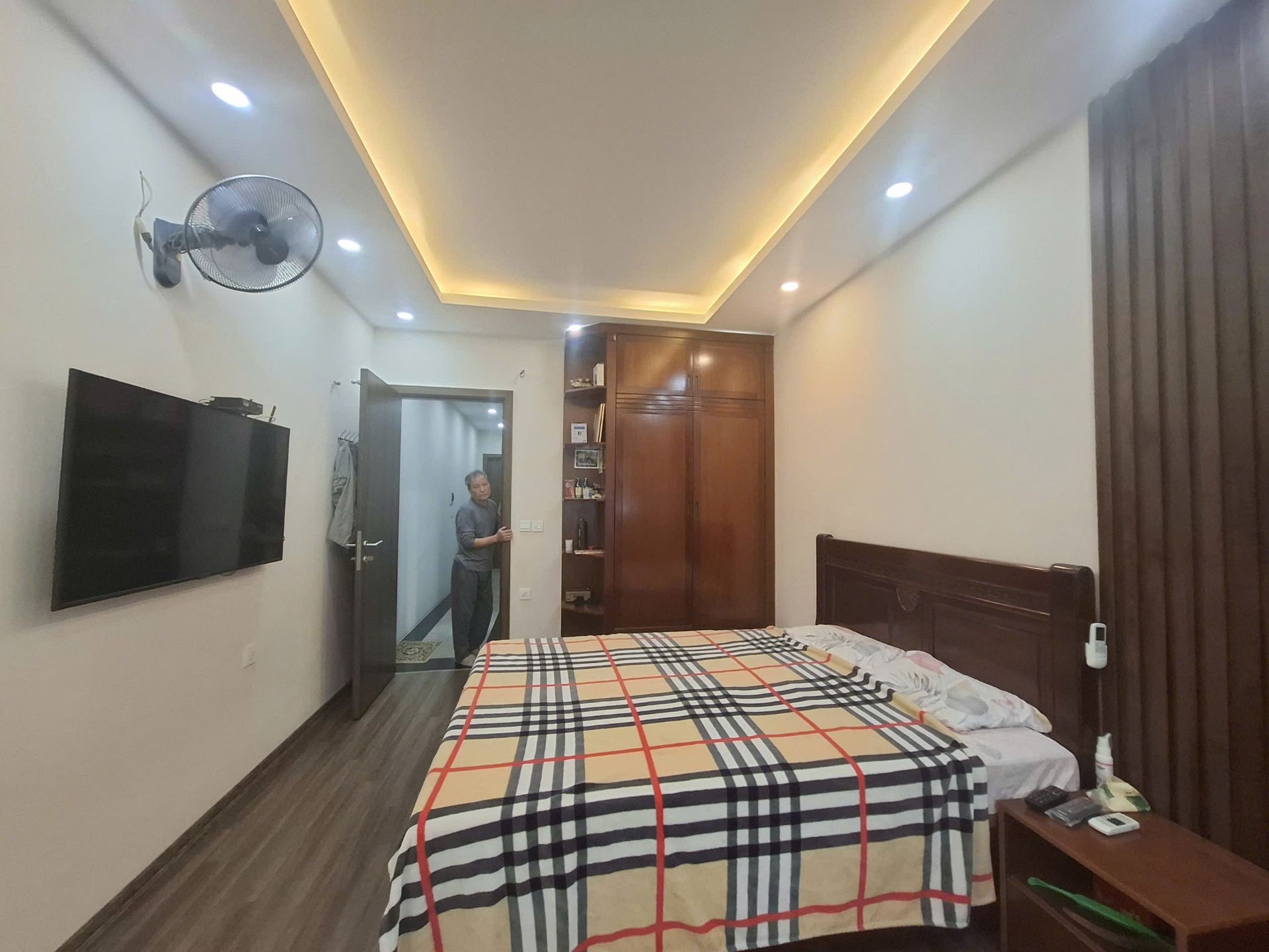 Bán nhà Tân Mai - diện tích 73m2 4 tầng - Ngõ Ô Tô - Ngõ Thông - giá 21,5 tỷ