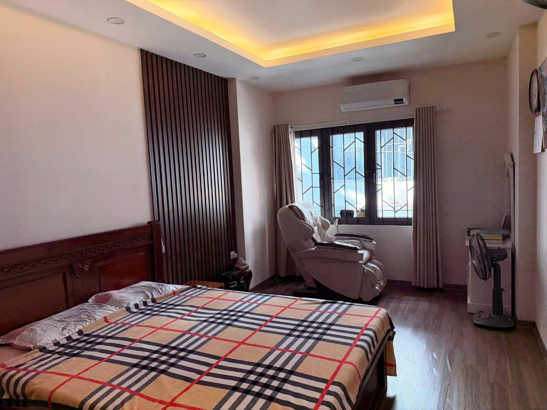 Bán nhà Tân Mai - diện tích 73m2 4 tầng - Ngõ Ô Tô - Ngõ Thông - giá 21,5 tỷ