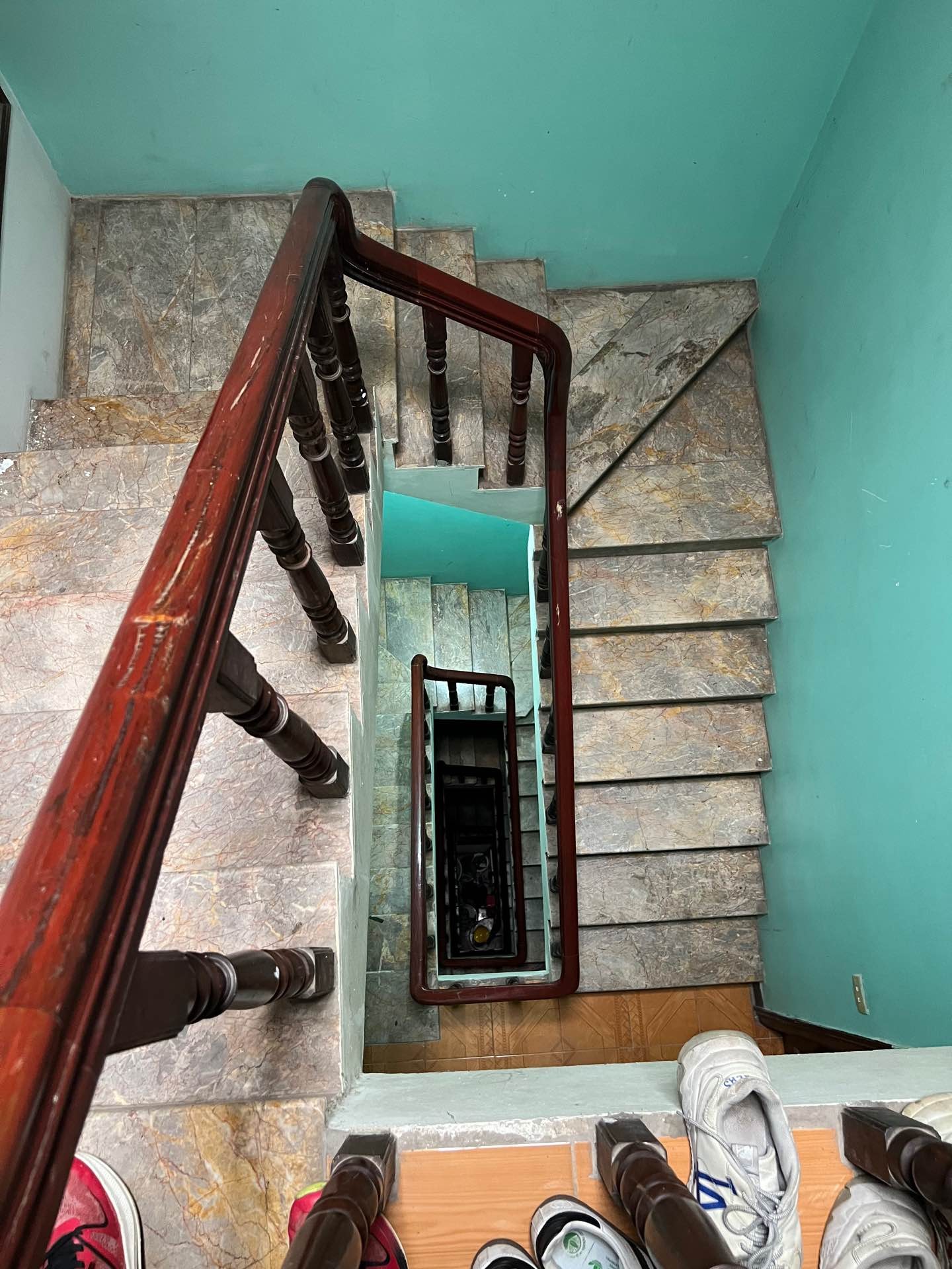 Bán nhà Hoàng Cầu - diện tích 65m2 5 tầng - Lô góc 2 mặt thoáng - giá 31,9 tỷ