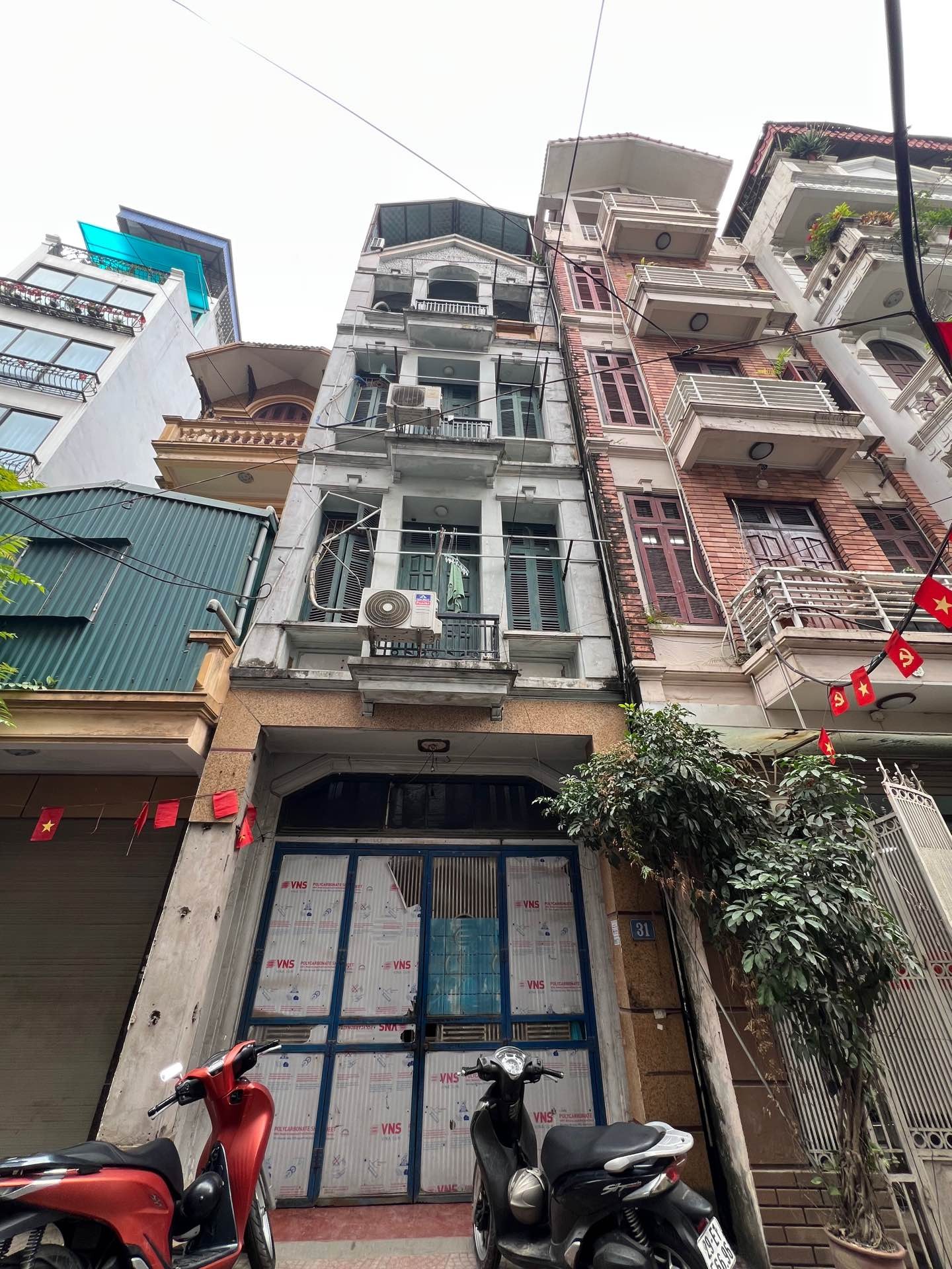 Bán nhà Hoàng Cầu - diện tích 65m2 5 tầng - Lô góc 2 mặt thoáng - giá 31,9 tỷ