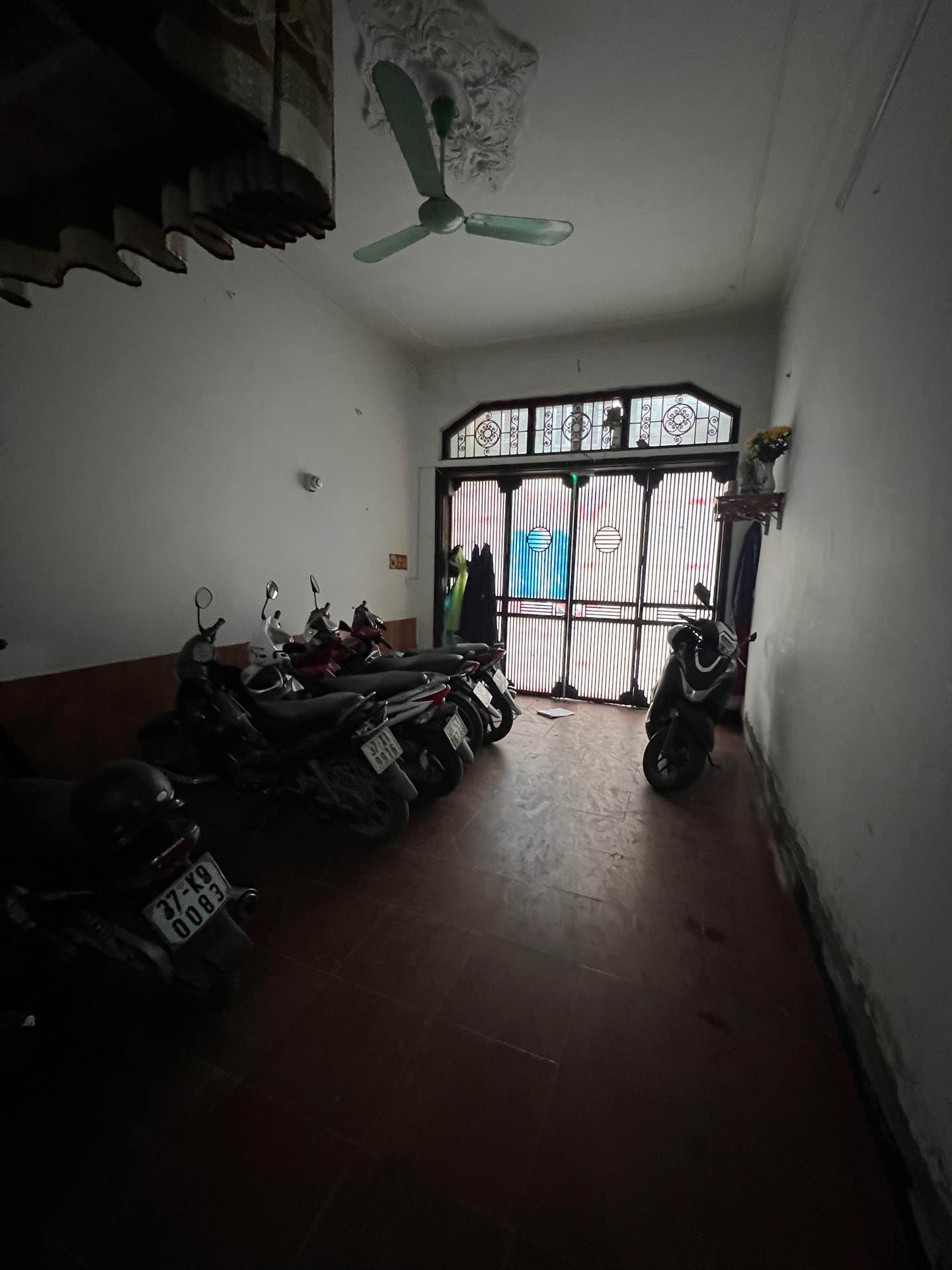 Bán nhà Hoàng Cầu - diện tích 65m2 5 tầng - Lô góc 2 mặt thoáng - giá 31,9 tỷ