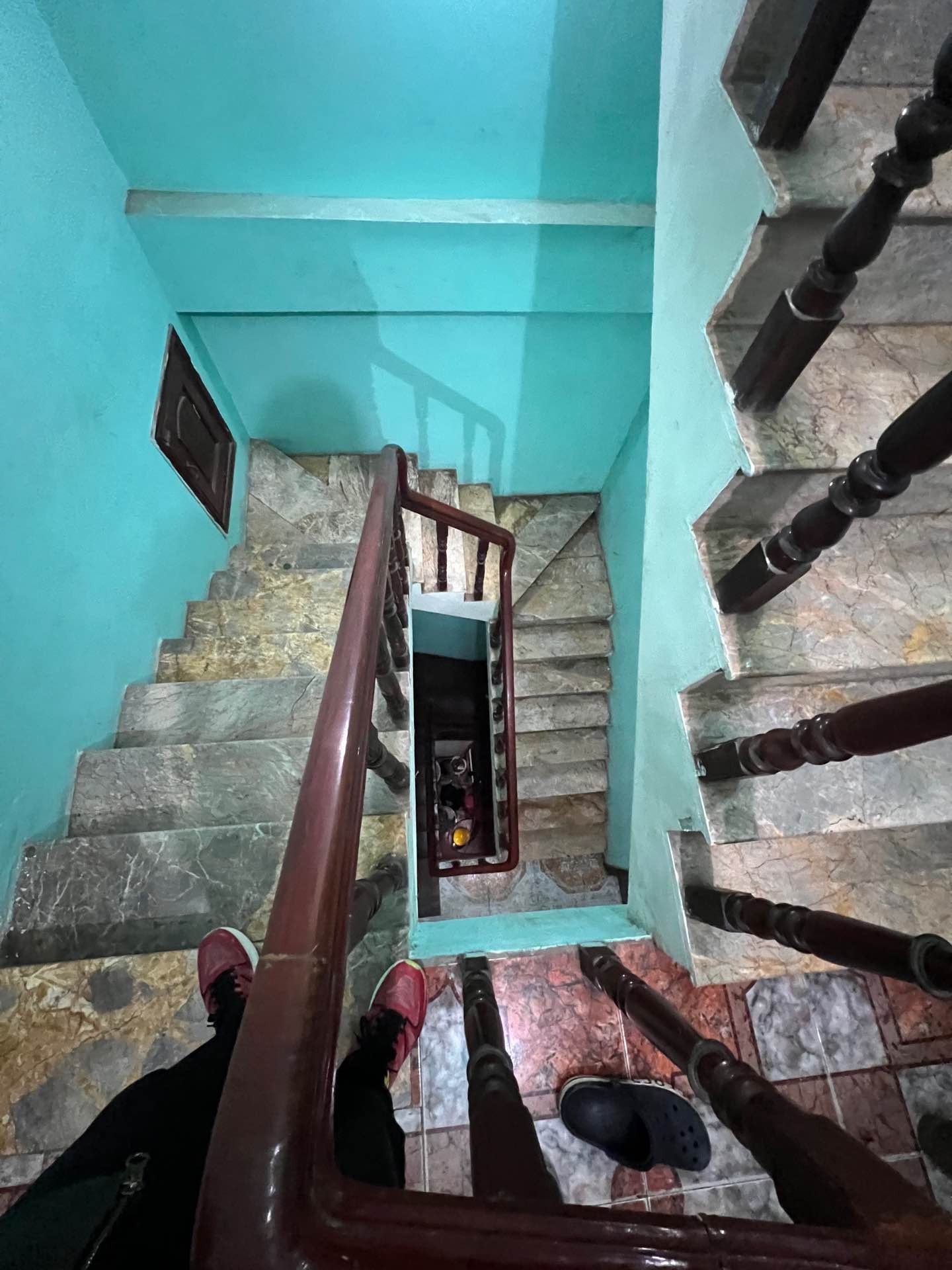 Bán nhà Hoàng Cầu - diện tích 65m2 5 tầng - Lô góc 2 mặt thoáng - giá 31,9 tỷ