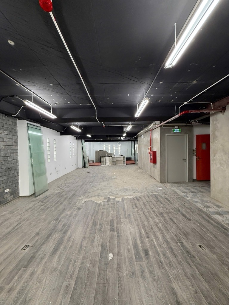 Bán nhà Đê La Thành Nhỏ - diện tích 165m2 11 tầng - MẶT PHỐ - KINH DOANH - TOÀ VĂN PHÒNG - giá 90 tỷ