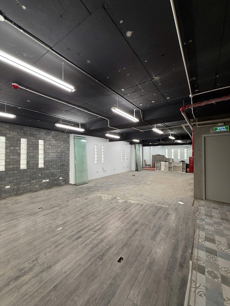 Bán nhà Đê La Thành Nhỏ - diện tích 165m2 11 tầng - MẶT PHỐ - KINH DOANH - TOÀ VĂN PHÒNG - giá 90 tỷ