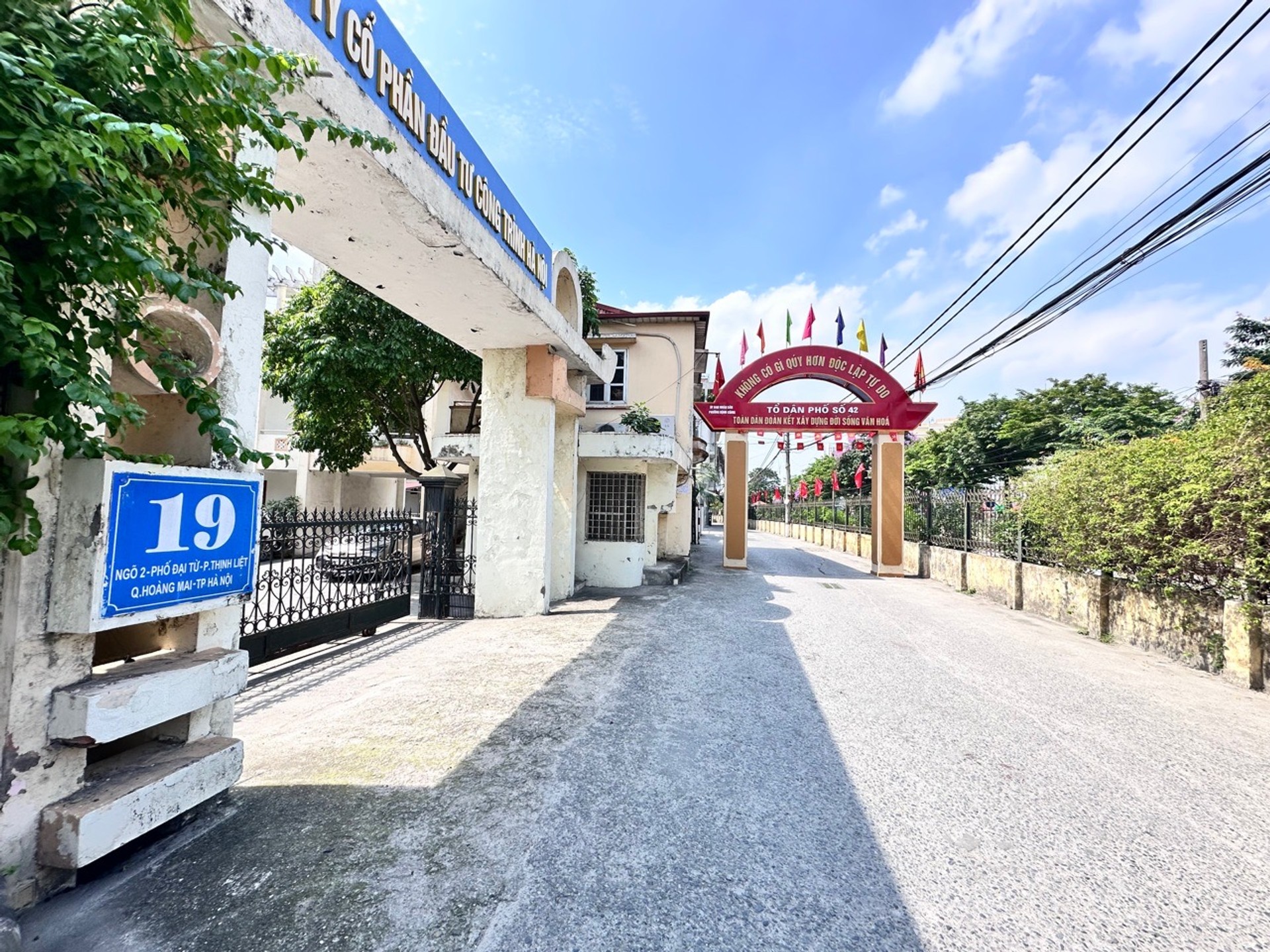 Bán nhà Đại Từ - diện tích 46m2 5 tầng - Gara ô tô, gần hồ Linh Đàm - giá 15,6 tỷ