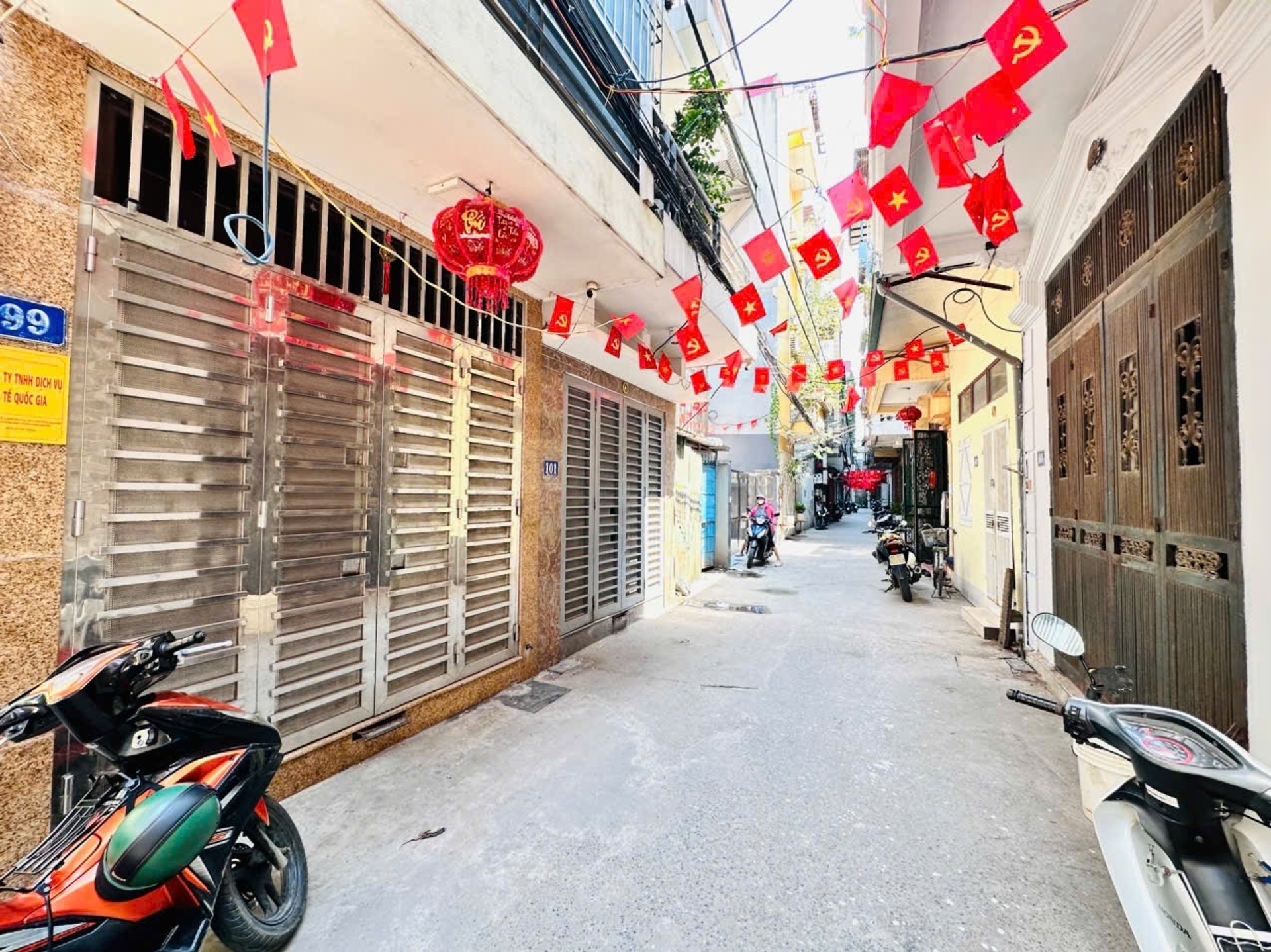Bán nhà Đại Từ - diện tích 46m2 5 tầng - Gara ô tô, gần hồ Linh Đàm - giá 15,6 tỷ