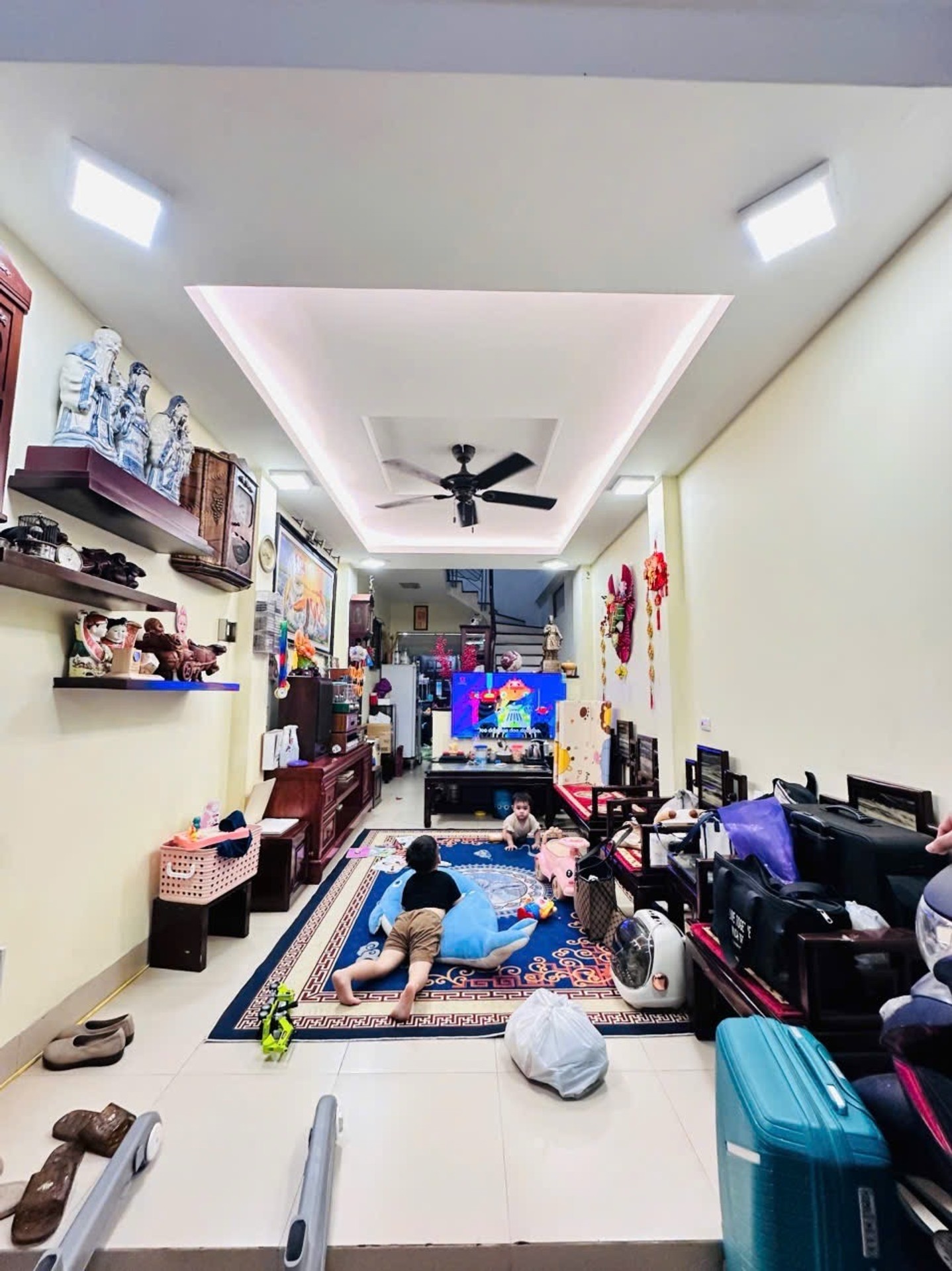 Bán nhà Đại Từ - diện tích 46m2 5 tầng - Gara ô tô, gần hồ Linh Đàm - giá 15,6 tỷ